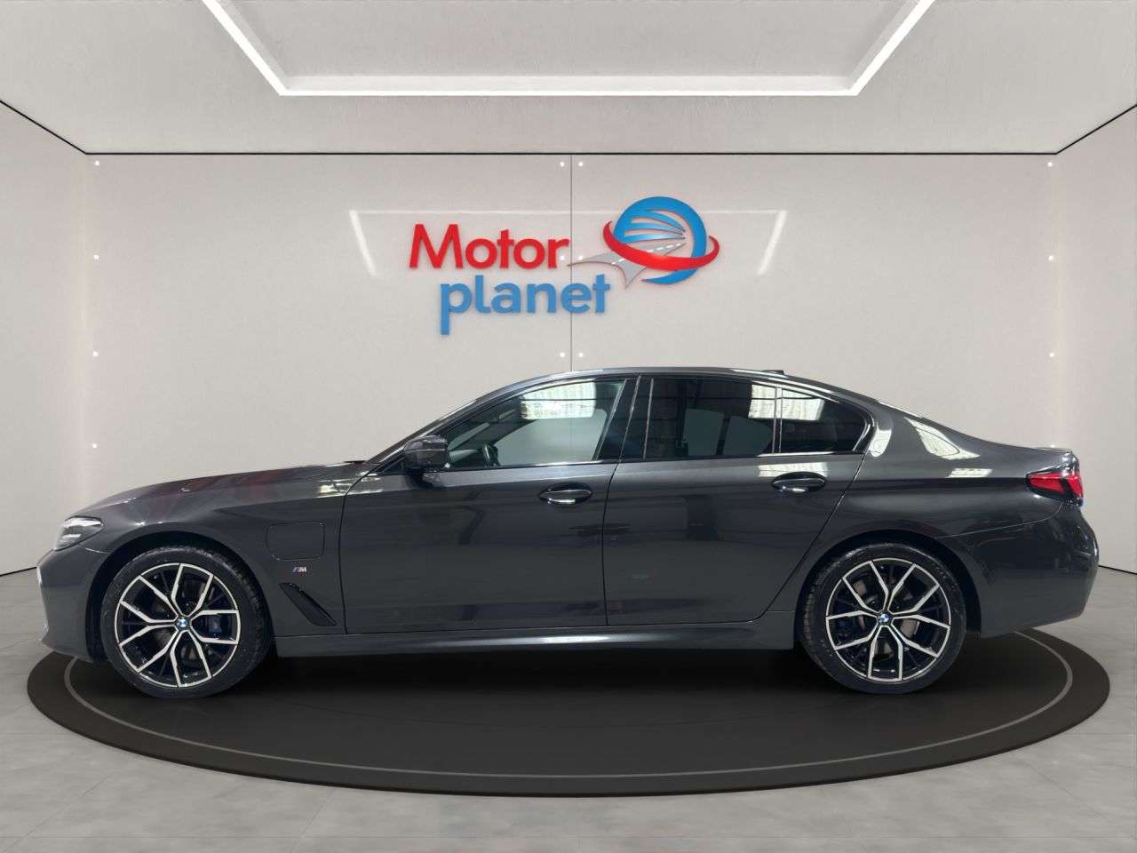 A 2020 BMW 5 SERIES 2.0 530e 12kWh M Sport Saloon 4dr Petrol Plug-in Hybrid Steptronic Euro 6 ( A 2020 BMW 5 SERIES 2.0 530e 12kWh M Sport Saloon 4dr Petrol Plug-in Hybrid Steptronic Euro 6 (