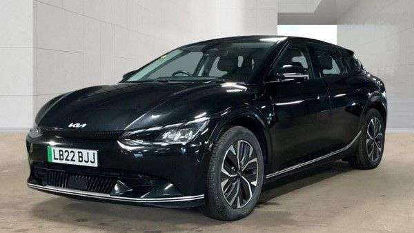 A 2022 KIA EV6 77.4kWh Air Hatchback 5dr Electric Auto (225 bhp) A 2022 KIA EV6 77.4kWh Air Hatchback 5dr Electric Auto (225 bhp)