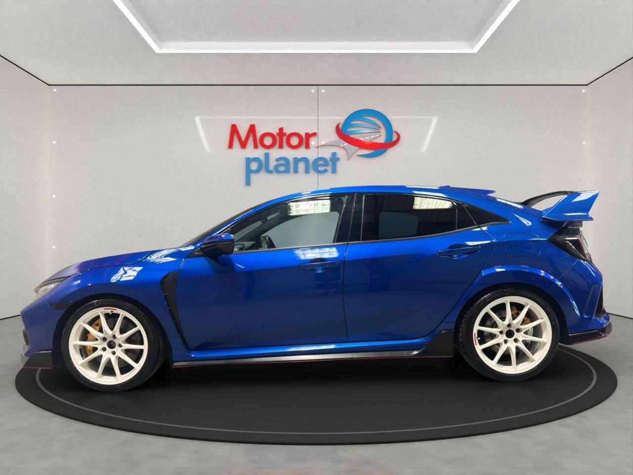 A 2017 HONDA CIVIC 2.0 i-VTEC Type R GT Hatchback 5dr Petrol Manual Euro 6 (s/s) (320 ps) A 2017 HONDA CIVIC 2.0 i-VTEC Type R GT Hatchback 5dr Petrol Manual Euro 6 (s/s) (320 ps)