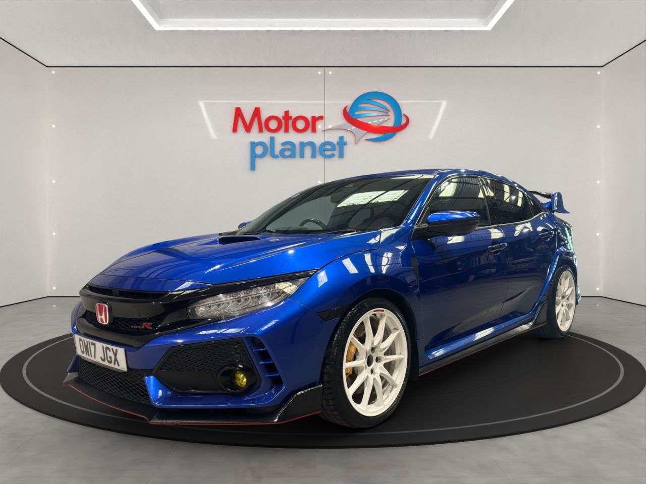 A 2017 HONDA CIVIC 2.0 i-VTEC Type R GT Hatchback 5dr Petrol Manual Euro 6 (s/s) (320 ps) A 2017 HONDA CIVIC 2.0 i-VTEC Type R GT Hatchback 5dr Petrol Manual Euro 6 (s/s) (320 ps)