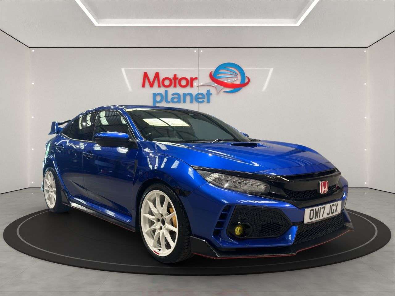 A 2017 HONDA CIVIC 2.0 i-VTEC Type R GT Hatchback 5dr Petrol Manual Euro 6 (s/s) (320 ps) A 2017 HONDA CIVIC 2.0 i-VTEC Type R GT Hatchback 5dr Petrol Manual Euro 6 (s/s) (320 ps)