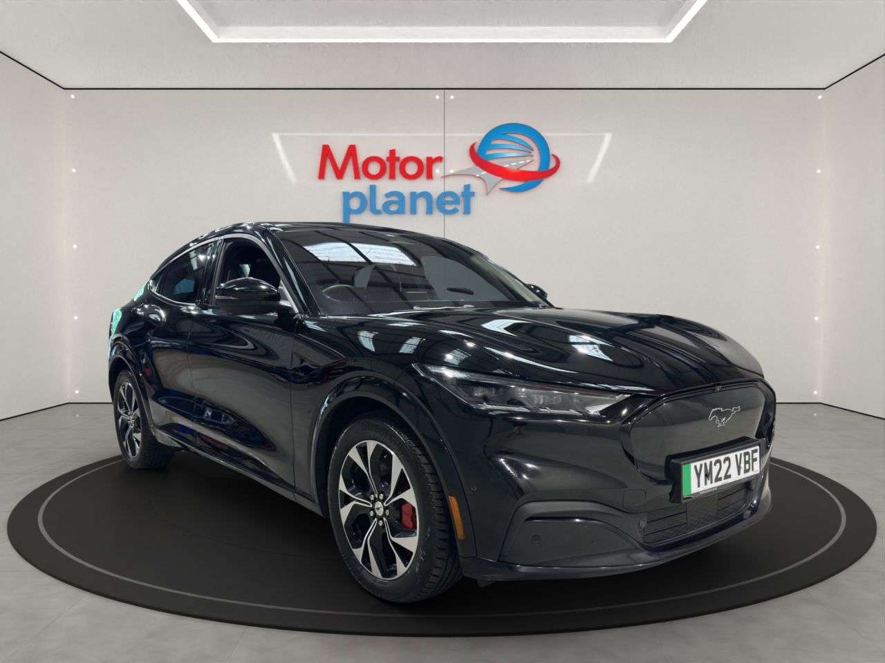 A 2022 FORD MUSTANG MACH-E Extended Range 91kWh SUV 5dr Electric Automatic AWD (351 ps) A 2022 FORD MUSTANG MACH-E Extended Range 91kWh SUV 5dr Electric Automatic AWD (351 ps)