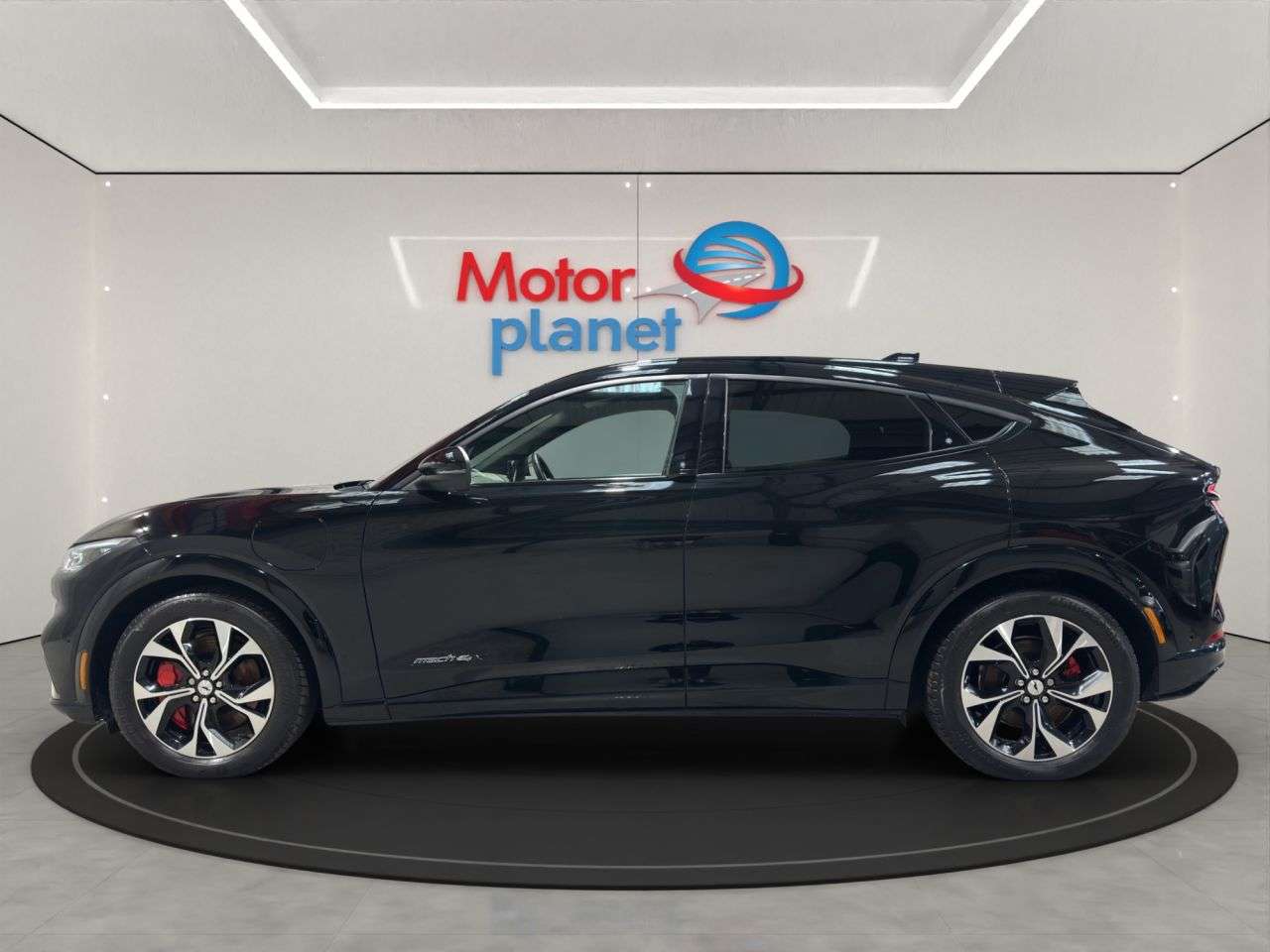 A 2022 FORD MUSTANG MACH-E Extended Range 91kWh SUV 5dr Electric Automatic AWD (351 ps) A 2022 FORD MUSTANG MACH-E Extended Range 91kWh SUV 5dr Electric Automatic AWD (351 ps)