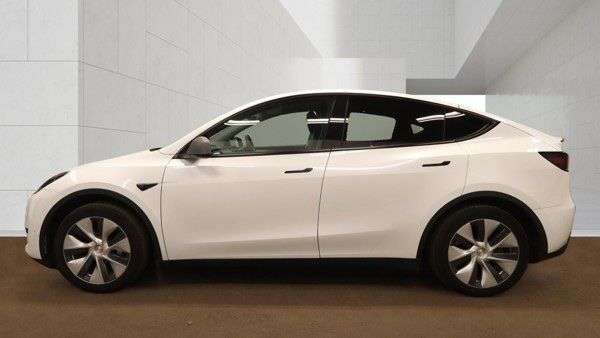 A 2023 TESLA MODEL Y SUV 5dr Electric Auto RWD (346 ps) A 2023 TESLA MODEL Y SUV 5dr Electric Auto RWD (346 ps)