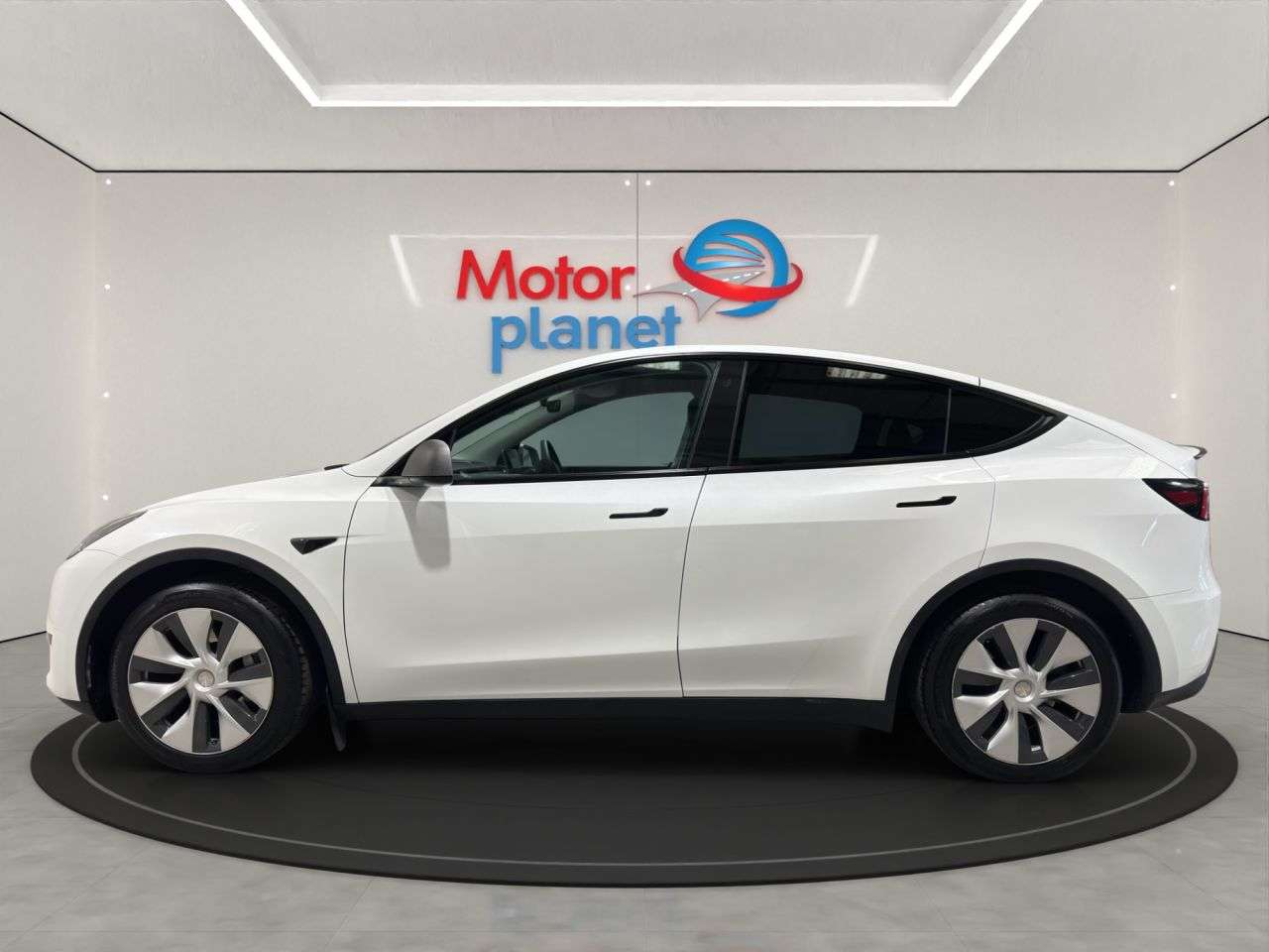 A 2023 TESLA MODEL Y SUV 5dr Electric Auto RWD (346 ps) A 2023 TESLA MODEL Y SUV 5dr Electric Auto RWD (346 ps)