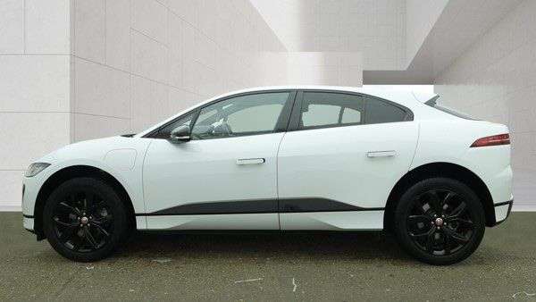 A 2022 JAGUAR I-PACE 400 90kWh HSE Black SUV 5dr Electric Auto 4WD (400 ps) A 2022 JAGUAR I-PACE 400 90kWh HSE Black SUV 5dr Electric Auto 4WD (400 ps)