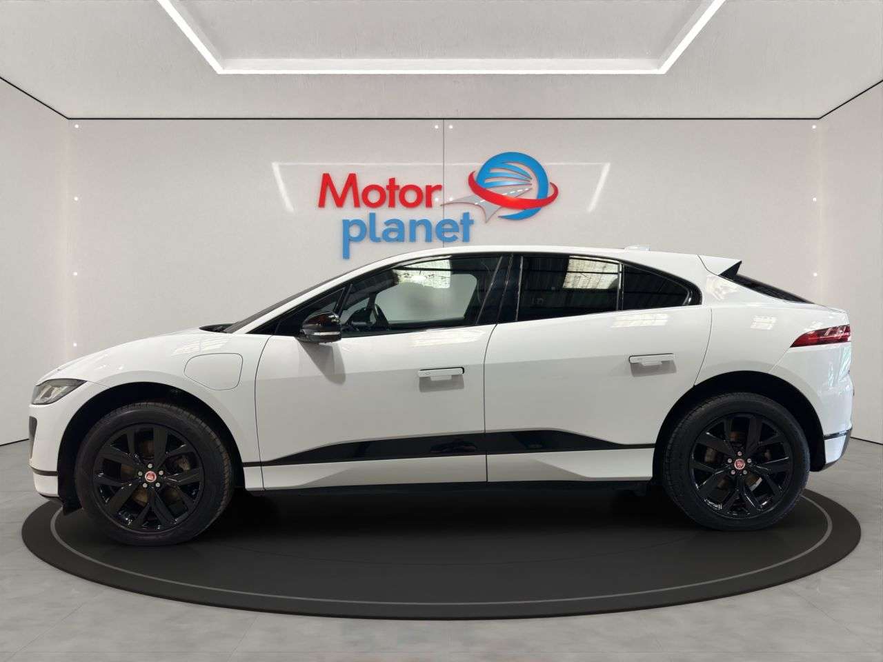 A 2022 JAGUAR I-PACE 400 90kWh HSE Black SUV 5dr Electric Auto 4WD (400 ps) A 2022 JAGUAR I-PACE 400 90kWh HSE Black SUV 5dr Electric Auto 4WD (400 ps)
