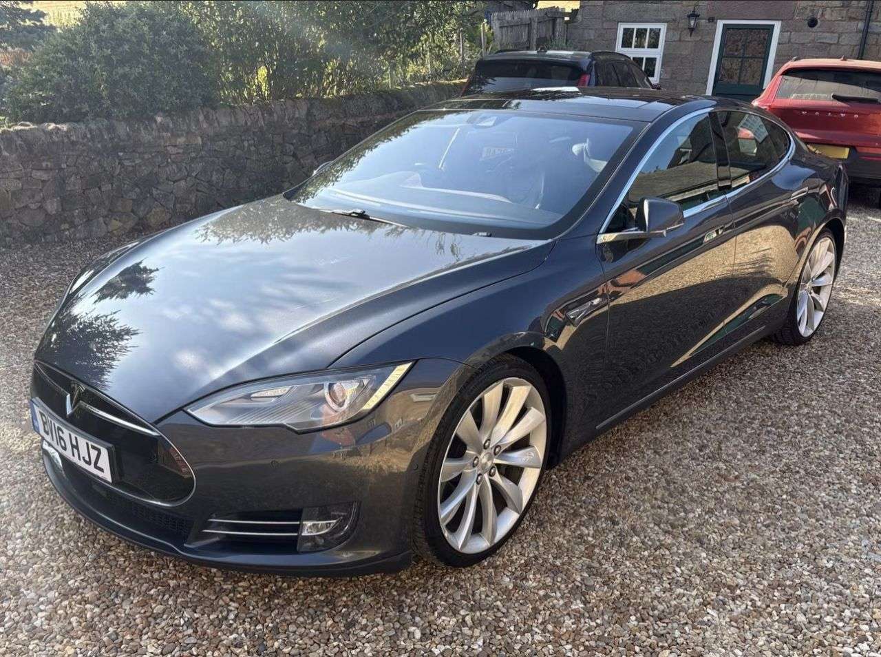 A 2016 TESLA MODEL S 85 Hatchback 5dr Electric Auto (362 bhp) A 2016 TESLA MODEL S 85 Hatchback 5dr Electric Auto (362 bhp)