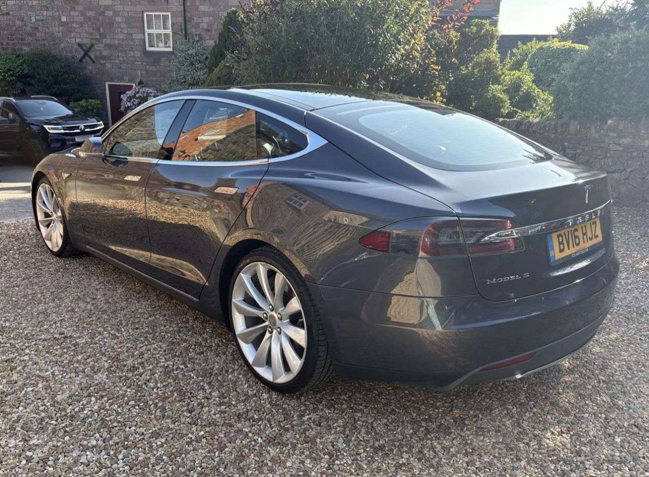 A 2016 TESLA MODEL S 85 Hatchback 5dr Electric Auto (362 bhp) A 2016 TESLA MODEL S 85 Hatchback 5dr Electric Auto (362 bhp)