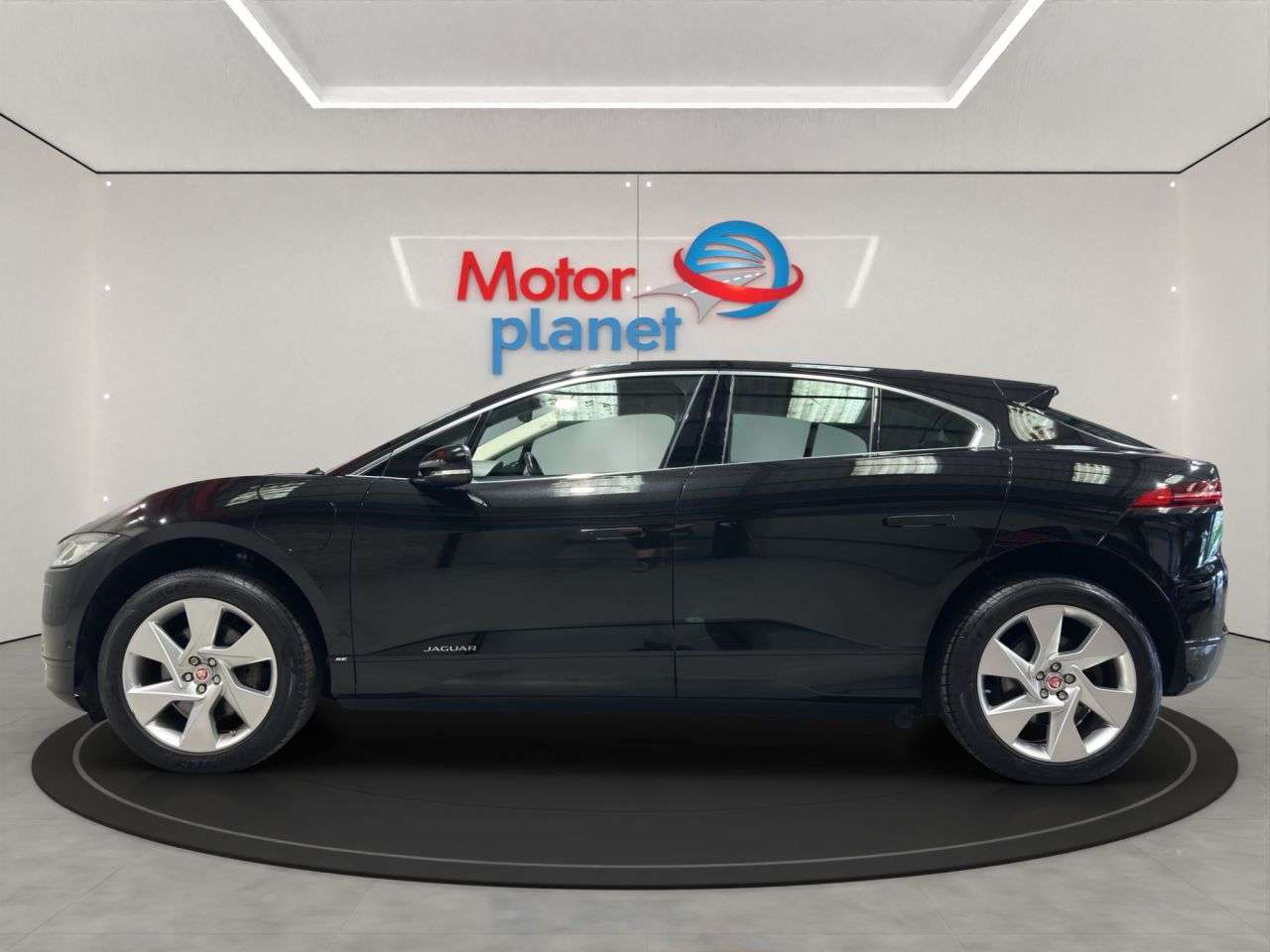 A 2018 JAGUAR I-PACE 400 90kWh SE SUV 5dr Electric Auto 4WD (400 ps) A 2018 JAGUAR I-PACE 400 90kWh SE SUV 5dr Electric Auto 4WD (400 ps)