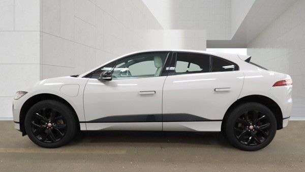 A 2022 JAGUAR I-PACE 400 90kWh HSE Black SUV 5dr Electric Auto 4WD (400 ps) A 2022 JAGUAR I-PACE 400 90kWh HSE Black SUV 5dr Electric Auto 4WD (400 ps)