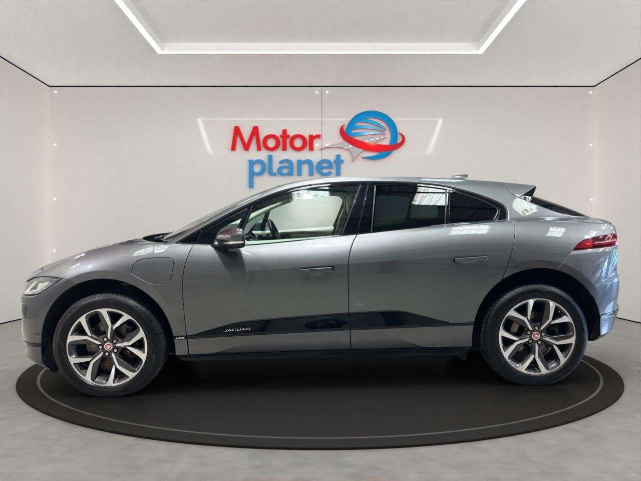 A 2019 JAGUAR I-PACE 400 90kWh HSE SUV 5dr Electric Auto 4WD (400 ps) A 2019 JAGUAR I-PACE 400 90kWh HSE SUV 5dr Electric Auto 4WD (400 ps)