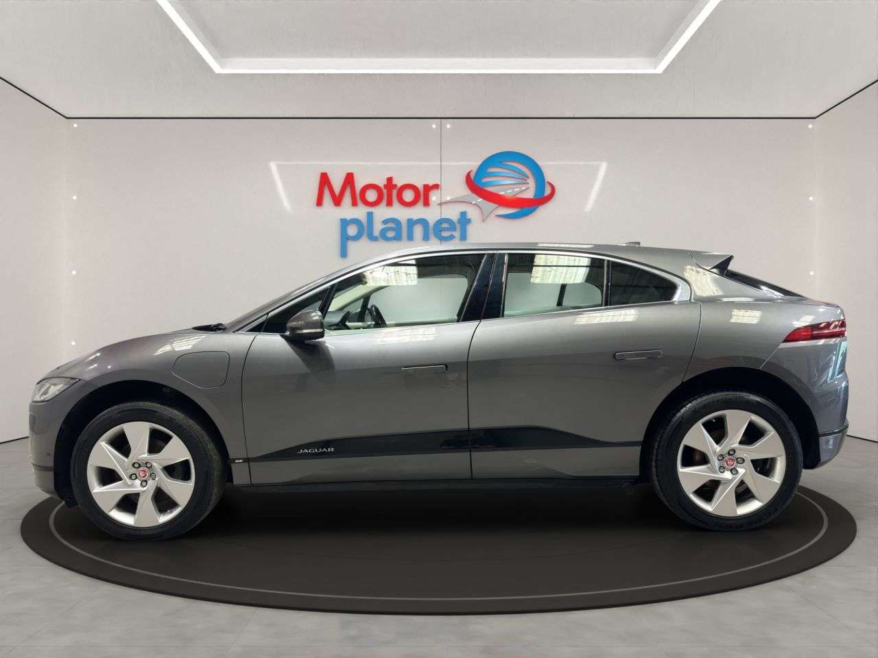 A 2019 JAGUAR I-PACE 400 90kWh SE SUV 5dr Electric Auto 4WD (400 ps) A 2019 JAGUAR I-PACE 400 90kWh SE SUV 5dr Electric Auto 4WD (400 ps)