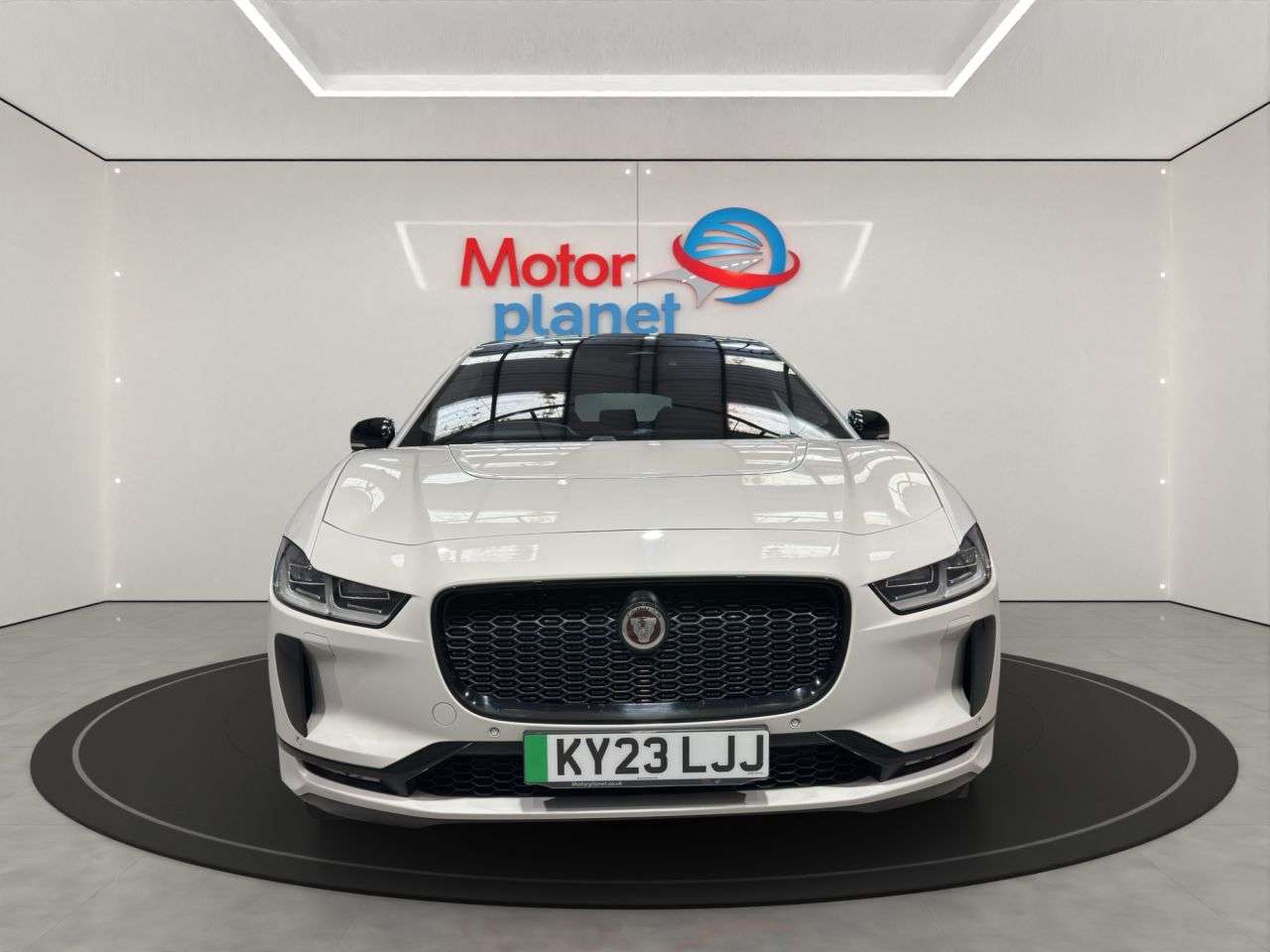 A 2023 JAGUAR I-PACE 400 90kWh HSE Black SUV 5dr Electric Auto 4WD (400 ps) A 2023 JAGUAR I-PACE 400 90kWh HSE Black SUV 5dr Electric Auto 4WD (400 ps)