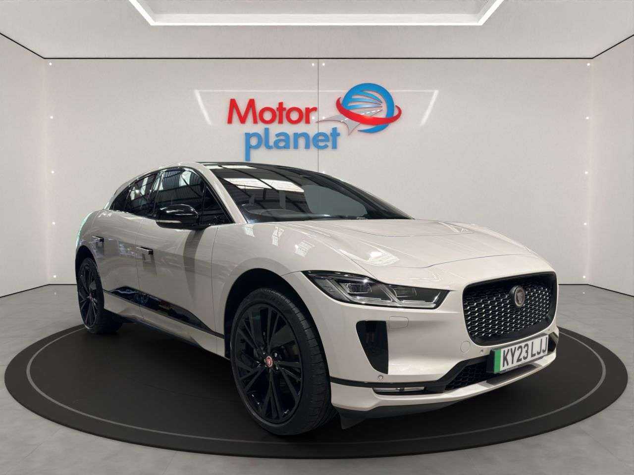 A 2023 JAGUAR I-PACE 400 90kWh HSE Black SUV 5dr Electric Auto 4WD (400 ps) A 2023 JAGUAR I-PACE 400 90kWh HSE Black SUV 5dr Electric Auto 4WD (400 ps)