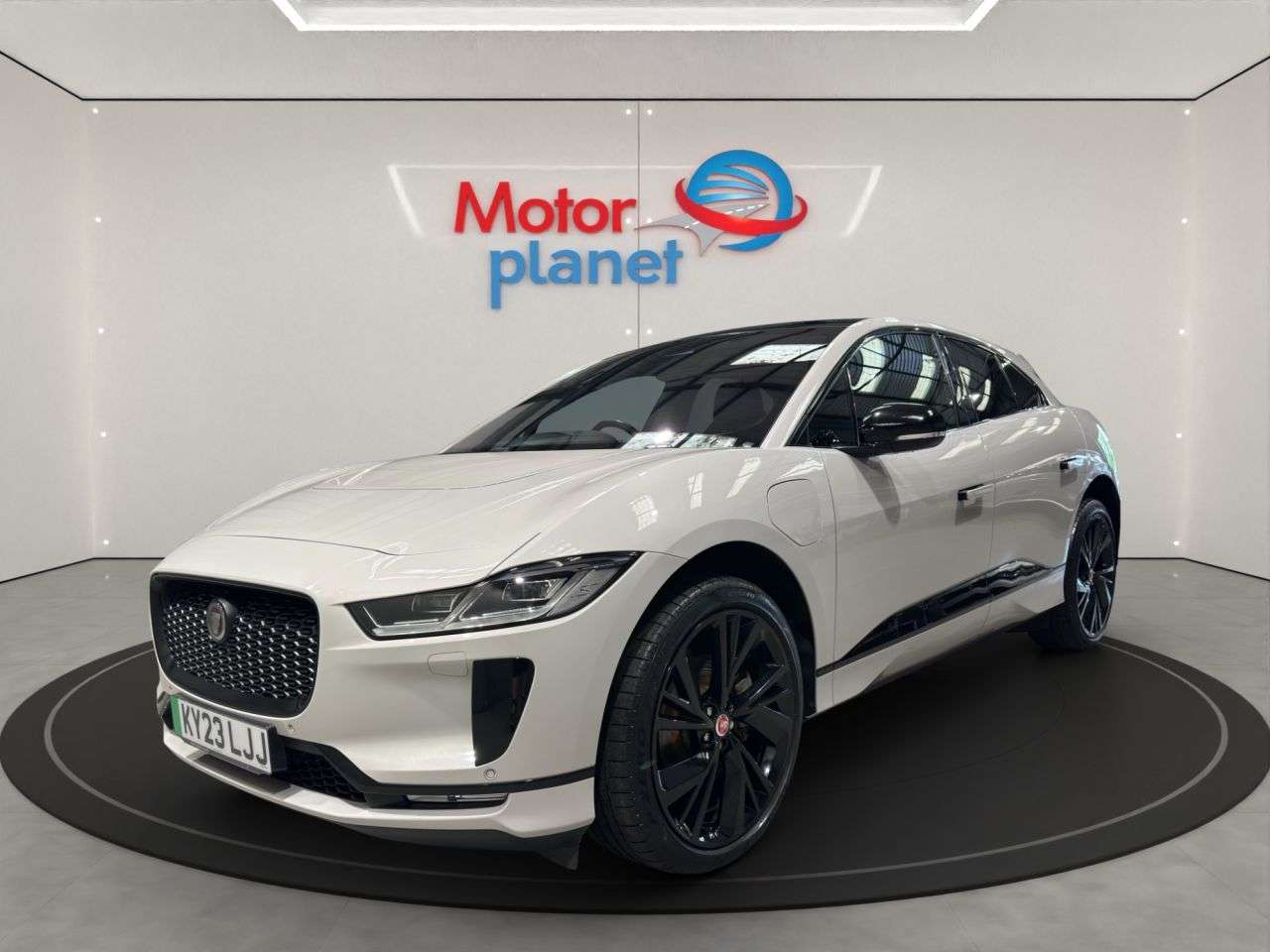 A 2023 JAGUAR I-PACE 400 90kWh HSE Black SUV 5dr Electric Auto 4WD (400 ps) A 2023 JAGUAR I-PACE 400 90kWh HSE Black SUV 5dr Electric Auto 4WD (400 ps)
