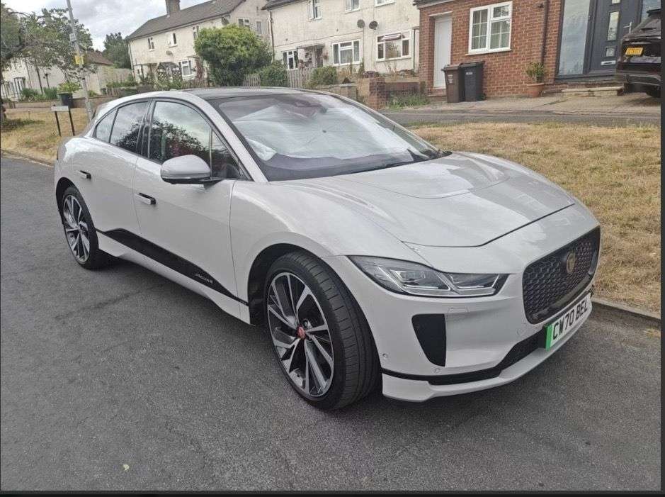 A 2020 JAGUAR I-PACE 400 90kWh HSE SUV 5dr Electric Auto 4WD (400 ps) A 2020 JAGUAR I-PACE 400 90kWh HSE SUV 5dr Electric Auto 4WD (400 ps)