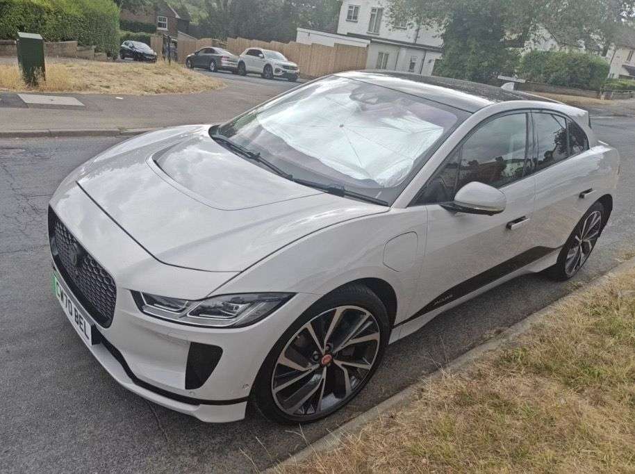A 2020 JAGUAR I-PACE 400 90kWh HSE SUV 5dr Electric Auto 4WD (400 ps) A 2020 JAGUAR I-PACE 400 90kWh HSE SUV 5dr Electric Auto 4WD (400 ps)