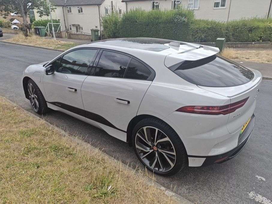 A 2020 JAGUAR I-PACE 400 90kWh HSE SUV 5dr Electric Auto 4WD (400 ps) A 2020 JAGUAR I-PACE 400 90kWh HSE SUV 5dr Electric Auto 4WD (400 ps)