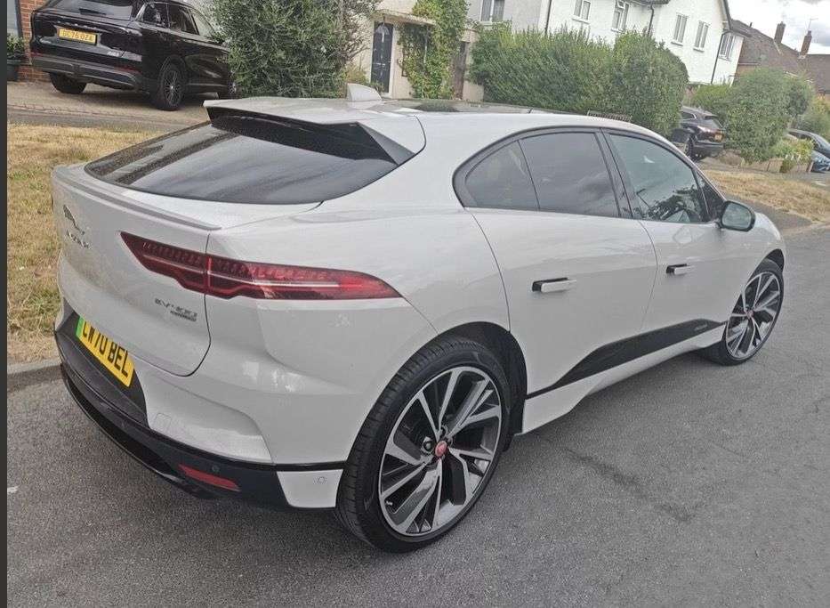 A 2020 JAGUAR I-PACE 400 90kWh HSE SUV 5dr Electric Auto 4WD (400 ps) A 2020 JAGUAR I-PACE 400 90kWh HSE SUV 5dr Electric Auto 4WD (400 ps)
