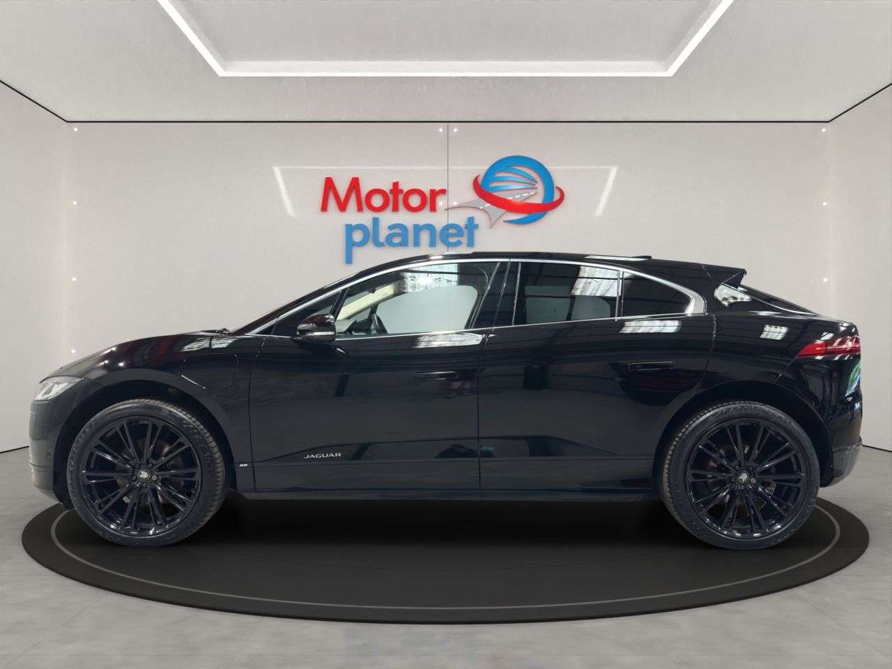 A 2019 JAGUAR I-PACE 400 90kWh SE SUV 5dr Electric Auto 4WD (400 ps) A 2019 JAGUAR I-PACE 400 90kWh SE SUV 5dr Electric Auto 4WD (400 ps)