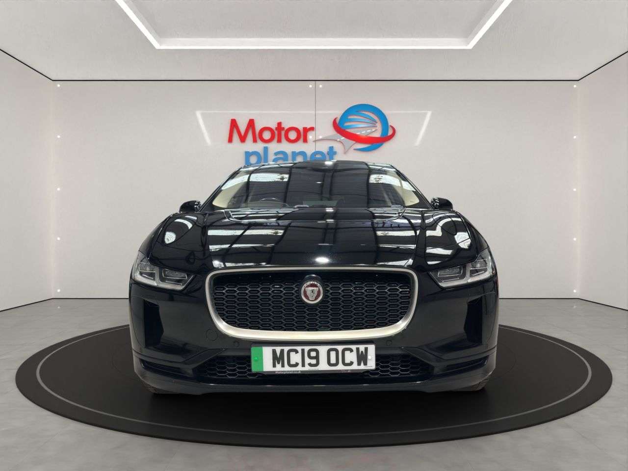 A 2019 JAGUAR I-PACE 400 90kWh SE SUV 5dr Electric Auto 4WD (400 ps) A 2019 JAGUAR I-PACE 400 90kWh SE SUV 5dr Electric Auto 4WD (400 ps)