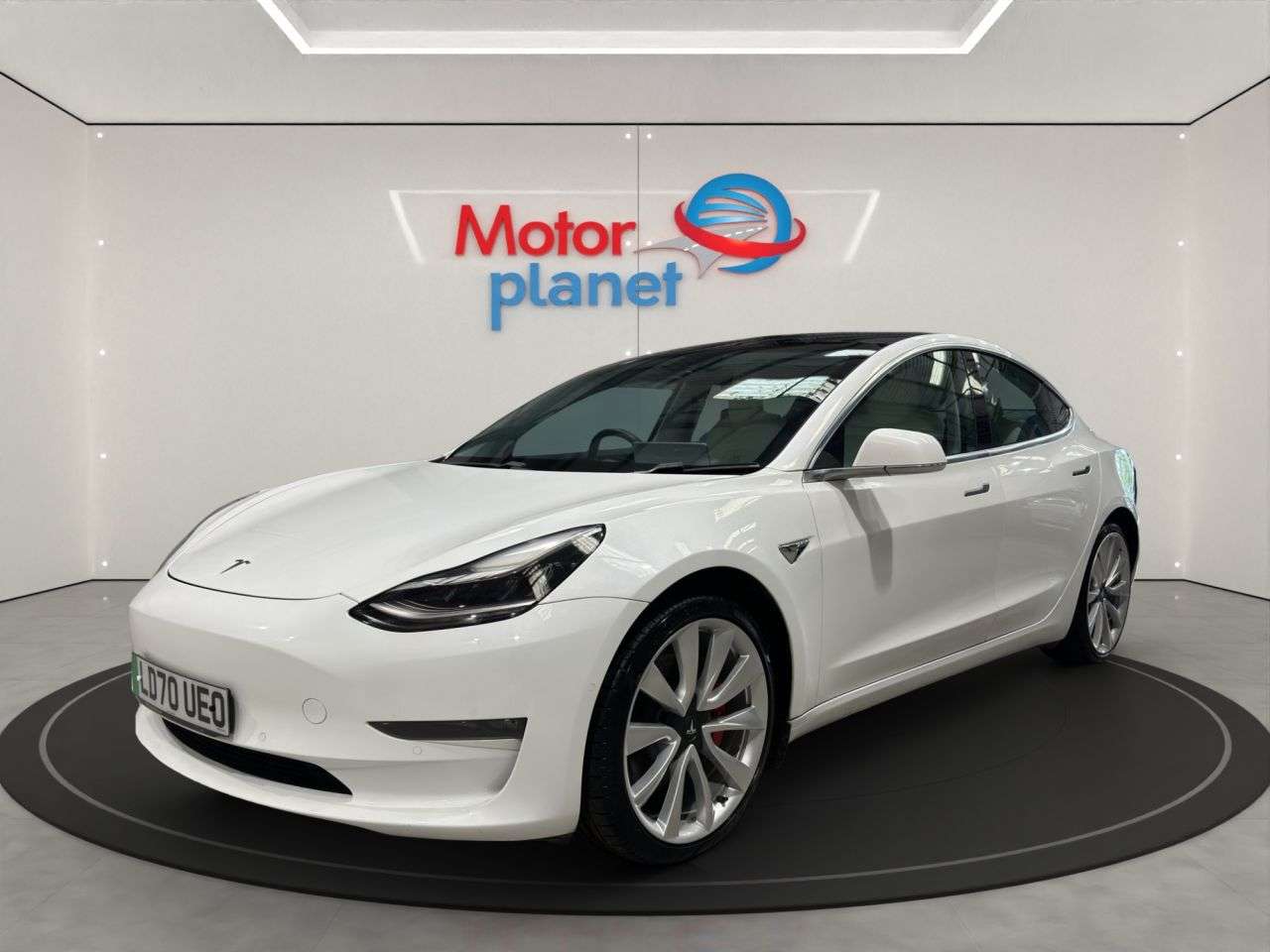 A 2020 TESLA MODEL 3 (Dual Motor) Performance Saloon 4dr Electric Auto 4WDE (Performance Upgrade A 2020 TESLA MODEL 3 (Dual Motor) Performance Saloon 4dr Electric Auto 4WDE (Performance Upgrade