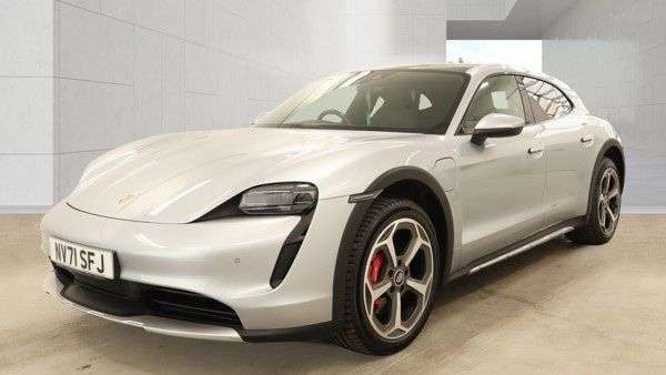 A 2022 PORSCHE TAYCAN Performance Plus 93.4kWh 4S Cross Turismo 5dr Electric Auto 4WD (11kW Charg A 2022 PORSCHE TAYCAN Performance Plus 93.4kWh 4S Cross Turismo 5dr Electric Auto 4WD (11kW Charg