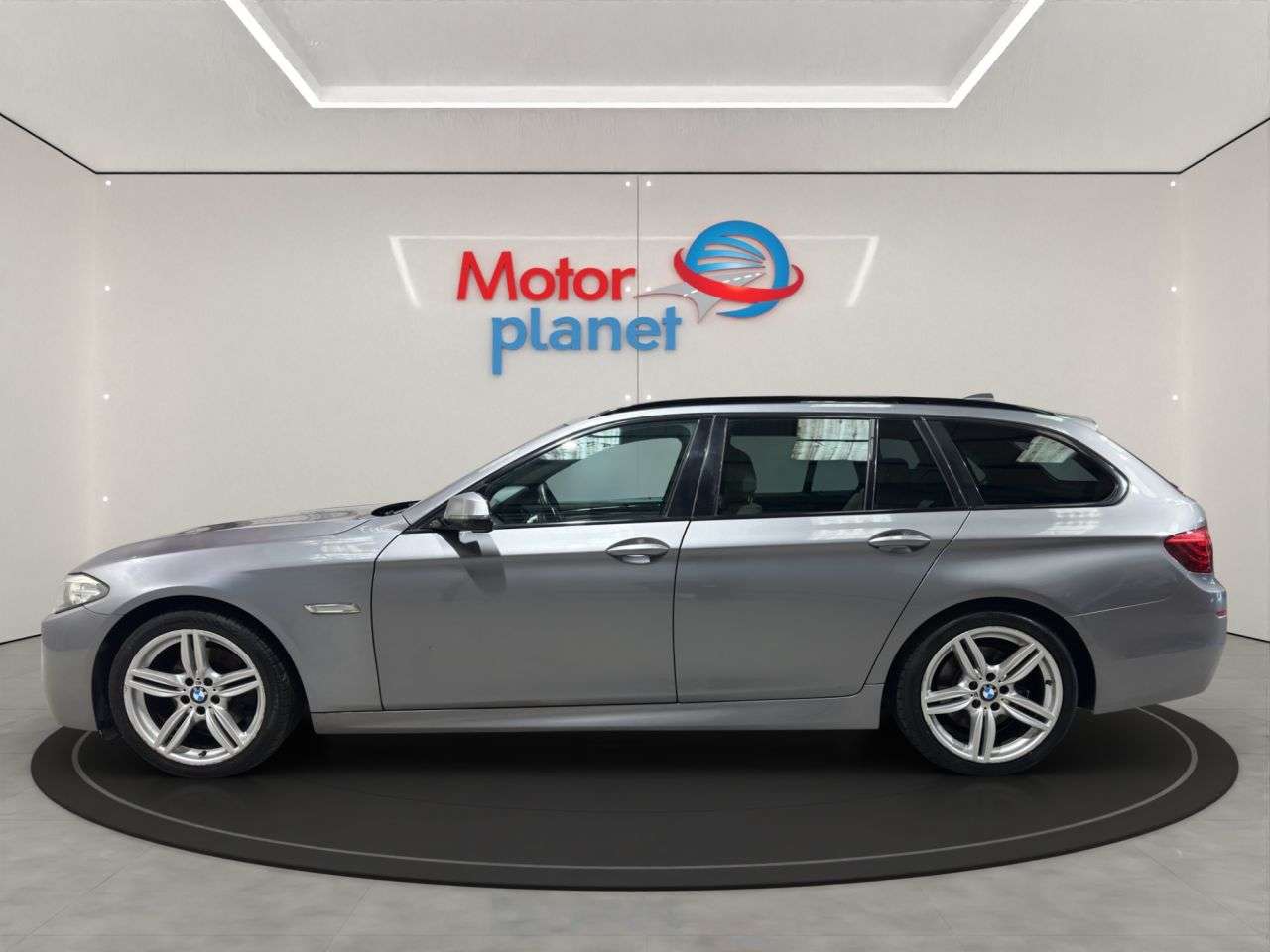 A 2013 BMW 5 SERIES 2.0 520d M Sport Touring 5dr Diesel Auto Euro 6 (s/s) (184 ps) A 2013 BMW 5 SERIES 2.0 520d M Sport Touring 5dr Diesel Auto Euro 6 (s/s) (184 ps)