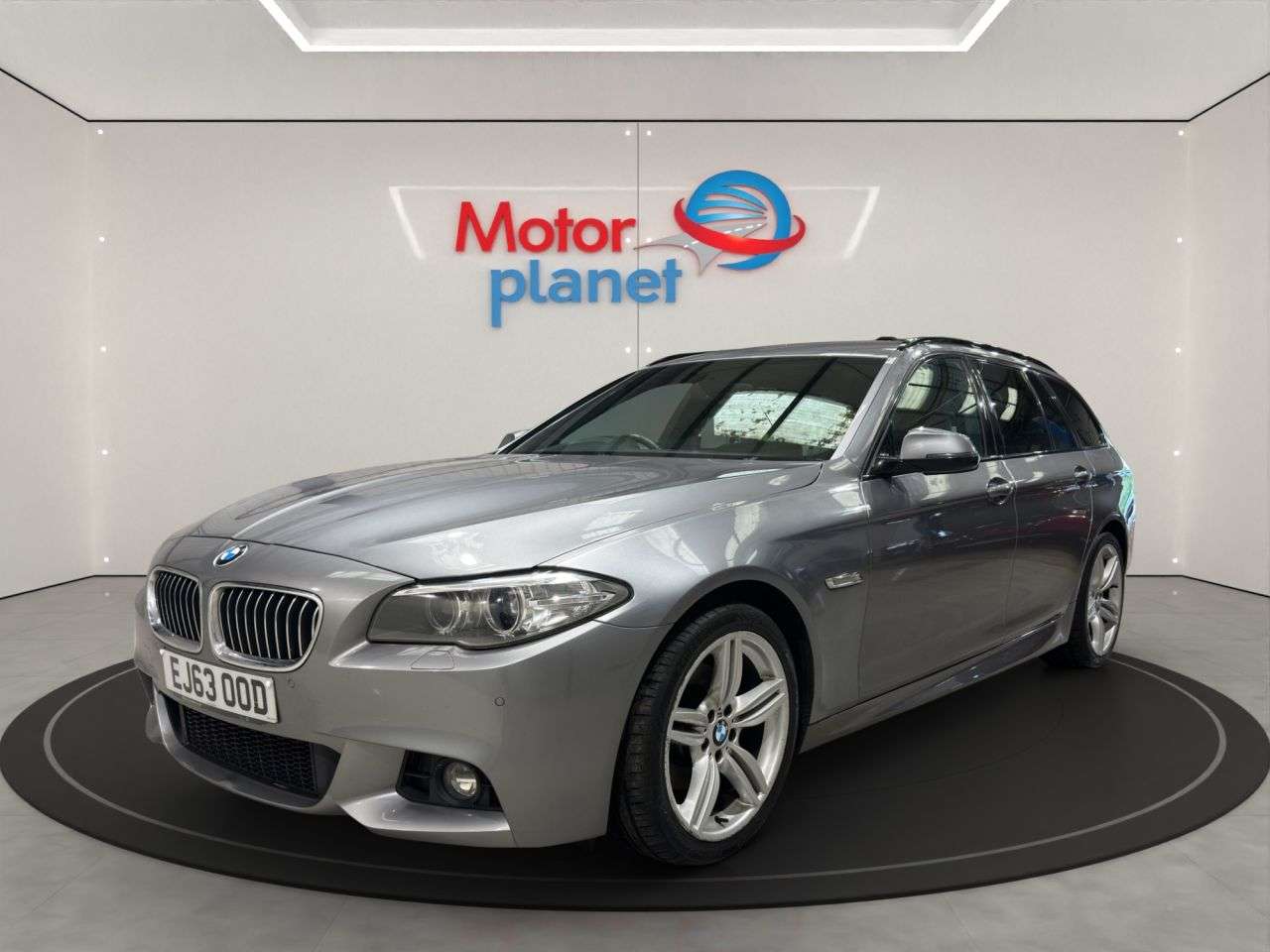A 2013 BMW 5 SERIES 2.0 520d M Sport Touring 5dr Diesel Auto Euro 6 (s/s) (184 ps) A 2013 BMW 5 SERIES 2.0 520d M Sport Touring 5dr Diesel Auto Euro 6 (s/s) (184 ps)
