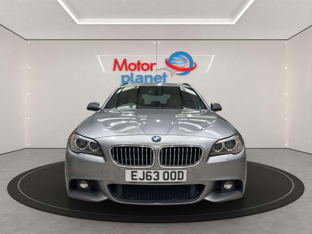 A 2013 BMW 5 SERIES 2.0 520d M Sport Touring 5dr Diesel Auto Euro 6 (s/s) (184 ps) A 2013 BMW 5 SERIES 2.0 520d M Sport Touring 5dr Diesel Auto Euro 6 (s/s) (184 ps)