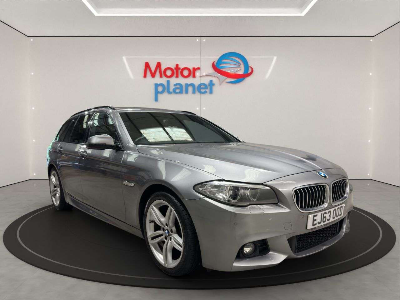 A 2013 BMW 5 SERIES 2.0 520d M Sport Touring 5dr Diesel Auto Euro 6 (s/s) (184 ps) A 2013 BMW 5 SERIES 2.0 520d M Sport Touring 5dr Diesel Auto Euro 6 (s/s) (184 ps)