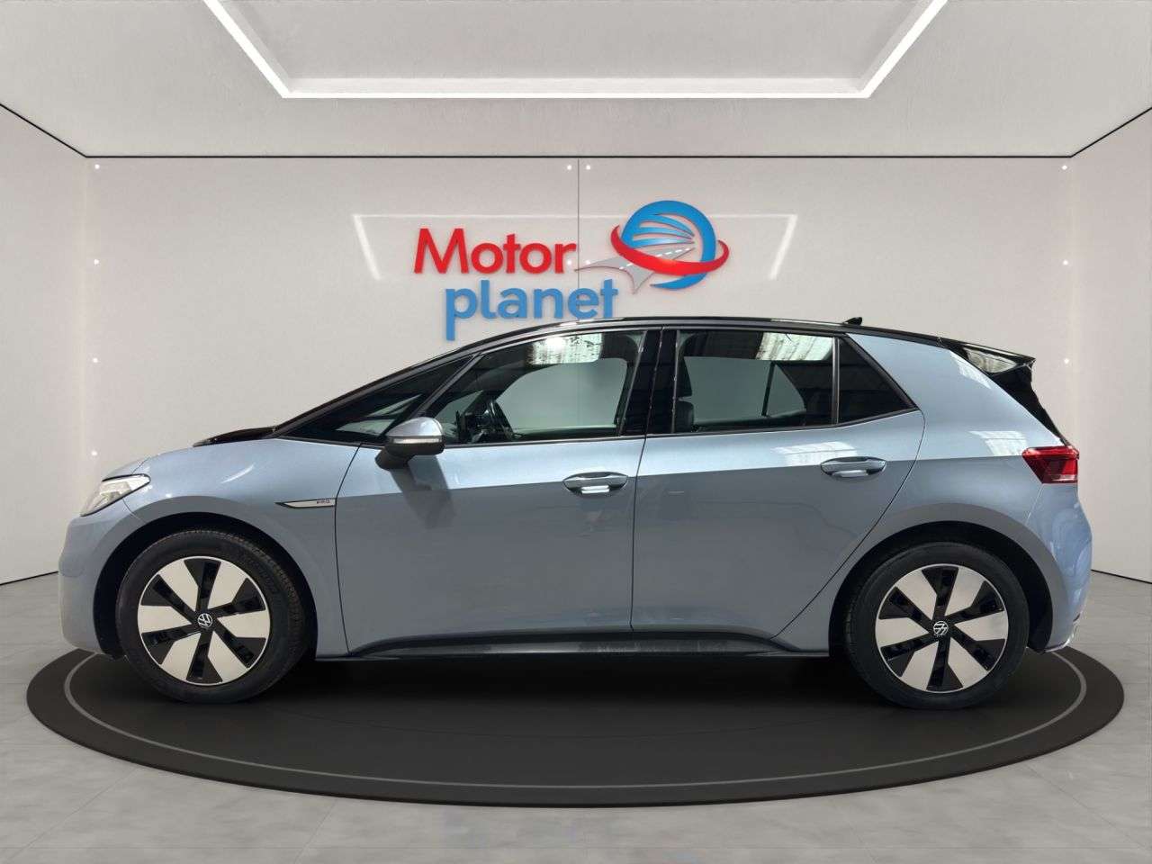 A 2020 VOLKSWAGEN ID.3 Pro Performance 58kWh Life Hatchback 5dr Electric Auto (204 ps) A 2020 VOLKSWAGEN ID.3 Pro Performance 58kWh Life Hatchback 5dr Electric Auto (204 ps)