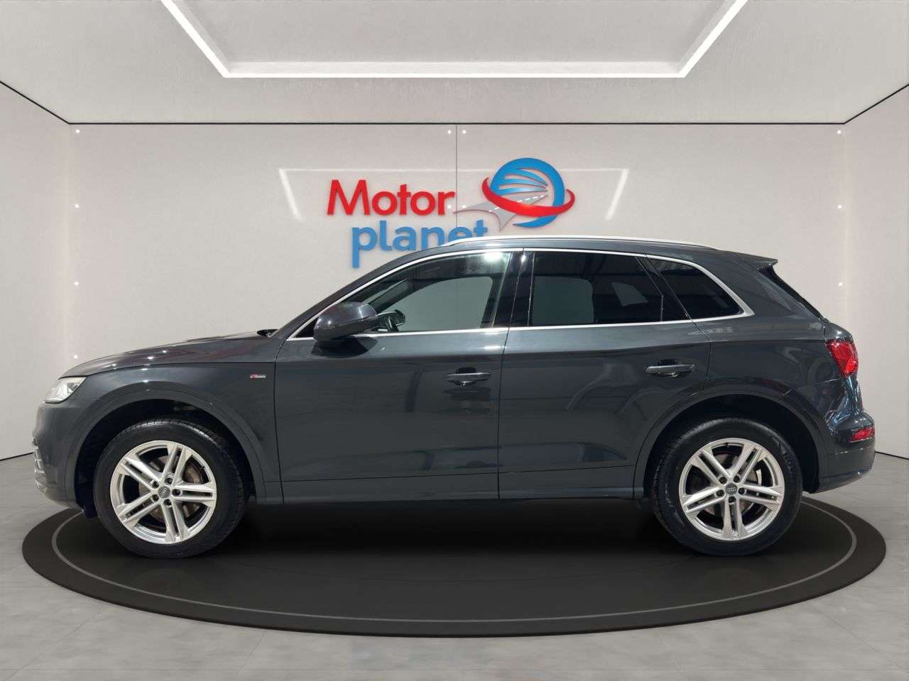 A 2017 AUDI Q5 2.0 TDI S line SUV 5dr Diesel S Tronic quattro Euro 6 (s/s) (190 ps) A 2017 AUDI Q5 2.0 TDI S line SUV 5dr Diesel S Tronic quattro Euro 6 (s/s) (190 ps)