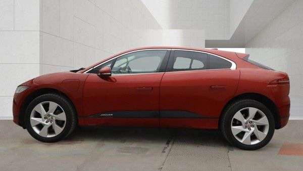 A 2020 JAGUAR I-PACE 400 90kWh SE SUV 5dr Electric Auto 4WD (400 ps) A 2020 JAGUAR I-PACE 400 90kWh SE SUV 5dr Electric Auto 4WD (400 ps)