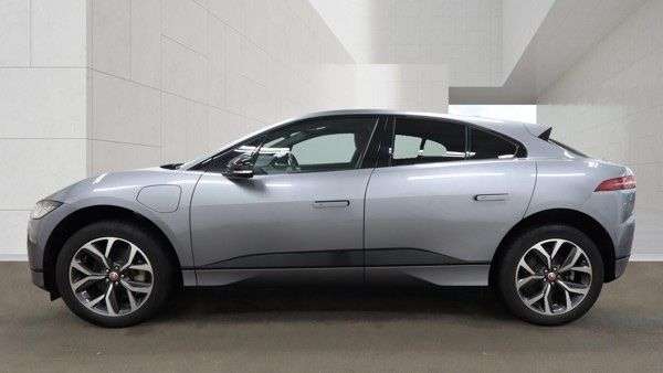 A 2022 JAGUAR I-PACE 400 90kWh HSE Black SUV 5dr Electric Auto 4WD (400 ps) A 2022 JAGUAR I-PACE 400 90kWh HSE Black SUV 5dr Electric Auto 4WD (400 ps)