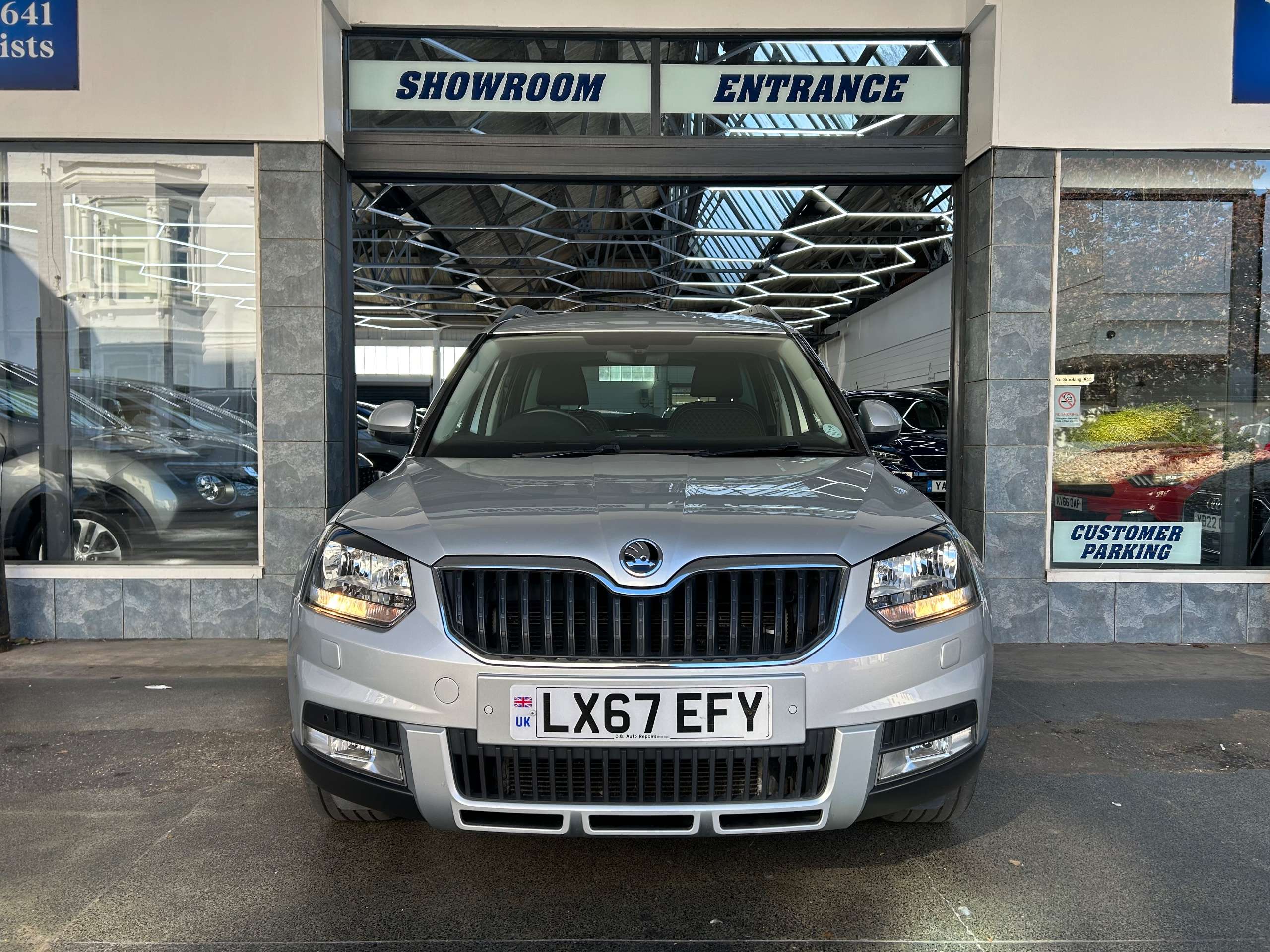 A 2018 SKODA YETI 1.2 TSI SE Drive Outdoor 5dr Petrol DSG Euro 6 (s/s) (110 ps) A 2018 SKODA YETI 1.2 TSI SE Drive Outdoor 5dr Petrol DSG Euro 6 (s/s) (110 ps)