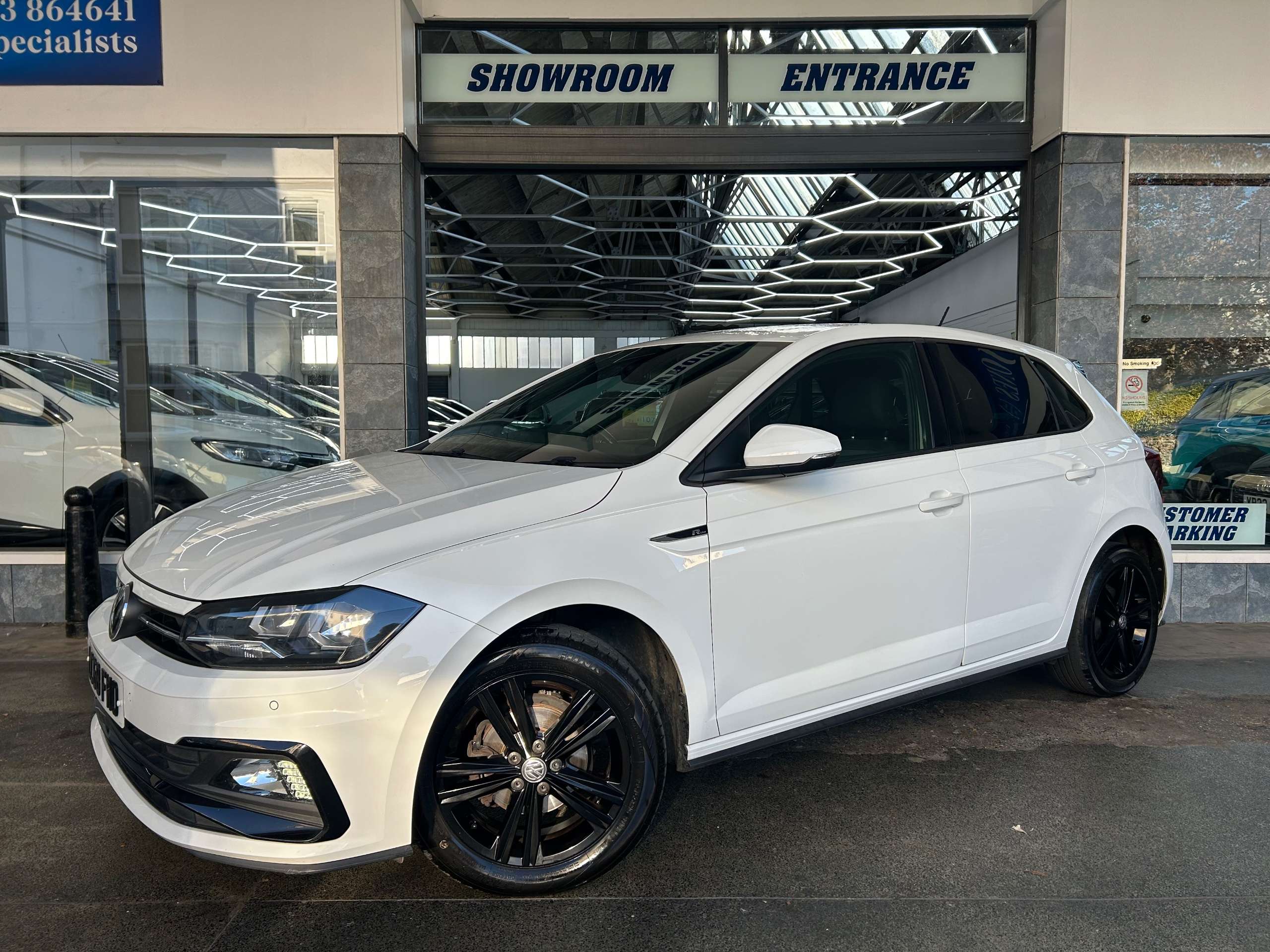 A 2018 VOLKSWAGEN POLO 1.0 TSI GPF R-Line Hatchback Petrol Manual Euro 6 (s/s) (95 ps) 5dr A 2018 VOLKSWAGEN POLO 1.0 TSI GPF R-Line Hatchback Petrol Manual Euro 6 (s/s) (95 ps) 5dr