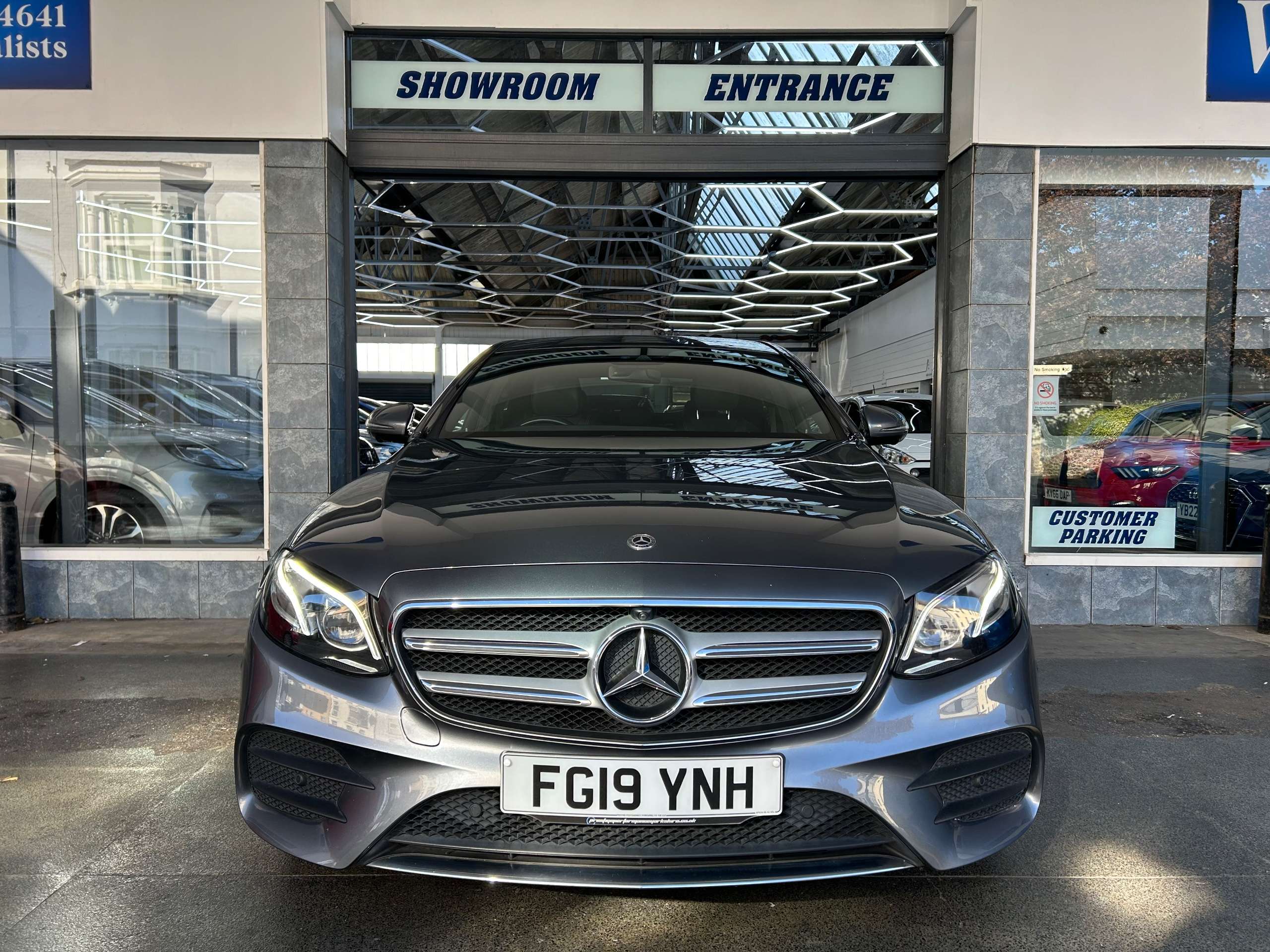 A 2019 MERCEDES-BENZ E CLASS 2.0 E300de 13.5kWh AMG Line (Premium) Saloon Diesel Plug-in Hybrid G-Tronic+ Euro 6 (s/s) (306 ps) 4dr A 2019 MERCEDES-BENZ E CLASS 2.0 E300de 13.5kWh AMG Line (Premium) Saloon Diesel Plug-in Hybrid G-Tronic+ Euro 6 (s/s) (306 ps) 4dr