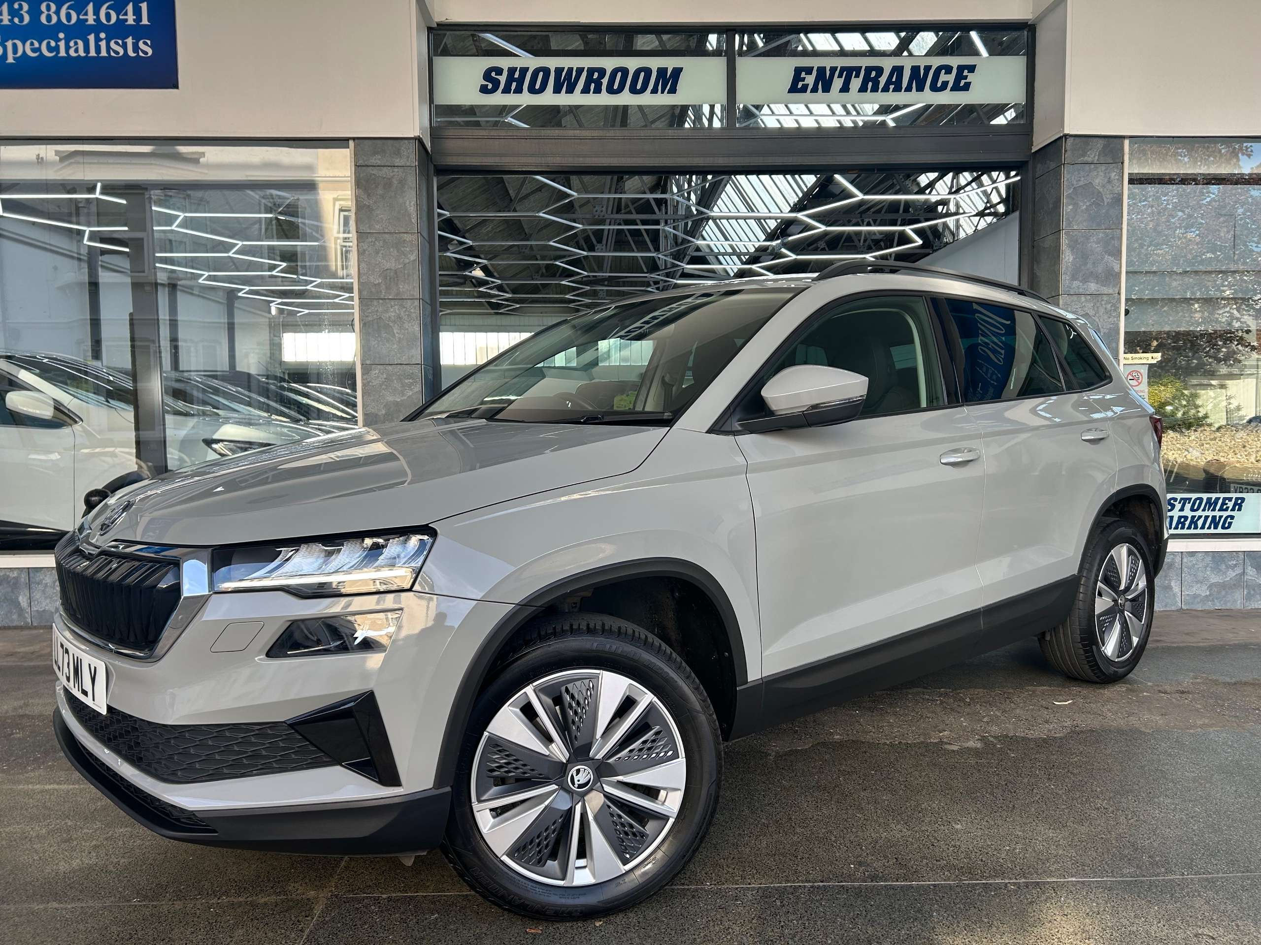 A 2023 SKODA KAROQ 1.0 TSI SE Drive SUV Petrol Manual Euro 6 (s/s) (110 ps) 5dr A 2023 SKODA KAROQ 1.0 TSI SE Drive SUV Petrol Manual Euro 6 (s/s) (110 ps) 5dr
