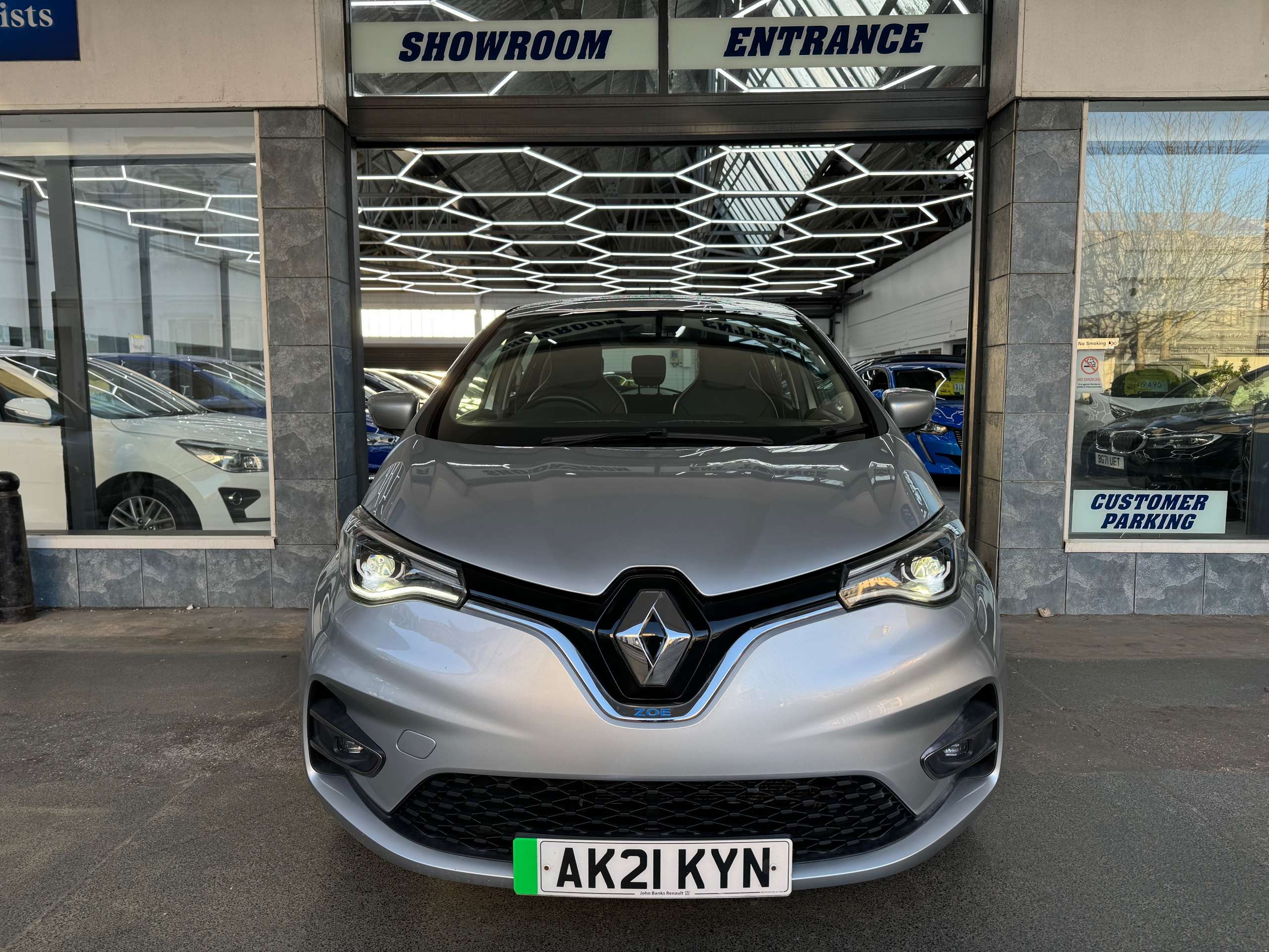 A 2021 RENAULT ZOE R110 52kWh Iconic Hatchback Electric Auto (i, Rapid Charge) (107 bhp) 5dr A 2021 RENAULT ZOE R110 52kWh Iconic Hatchback Electric Auto (i, Rapid Charge) (107 bhp) 5dr