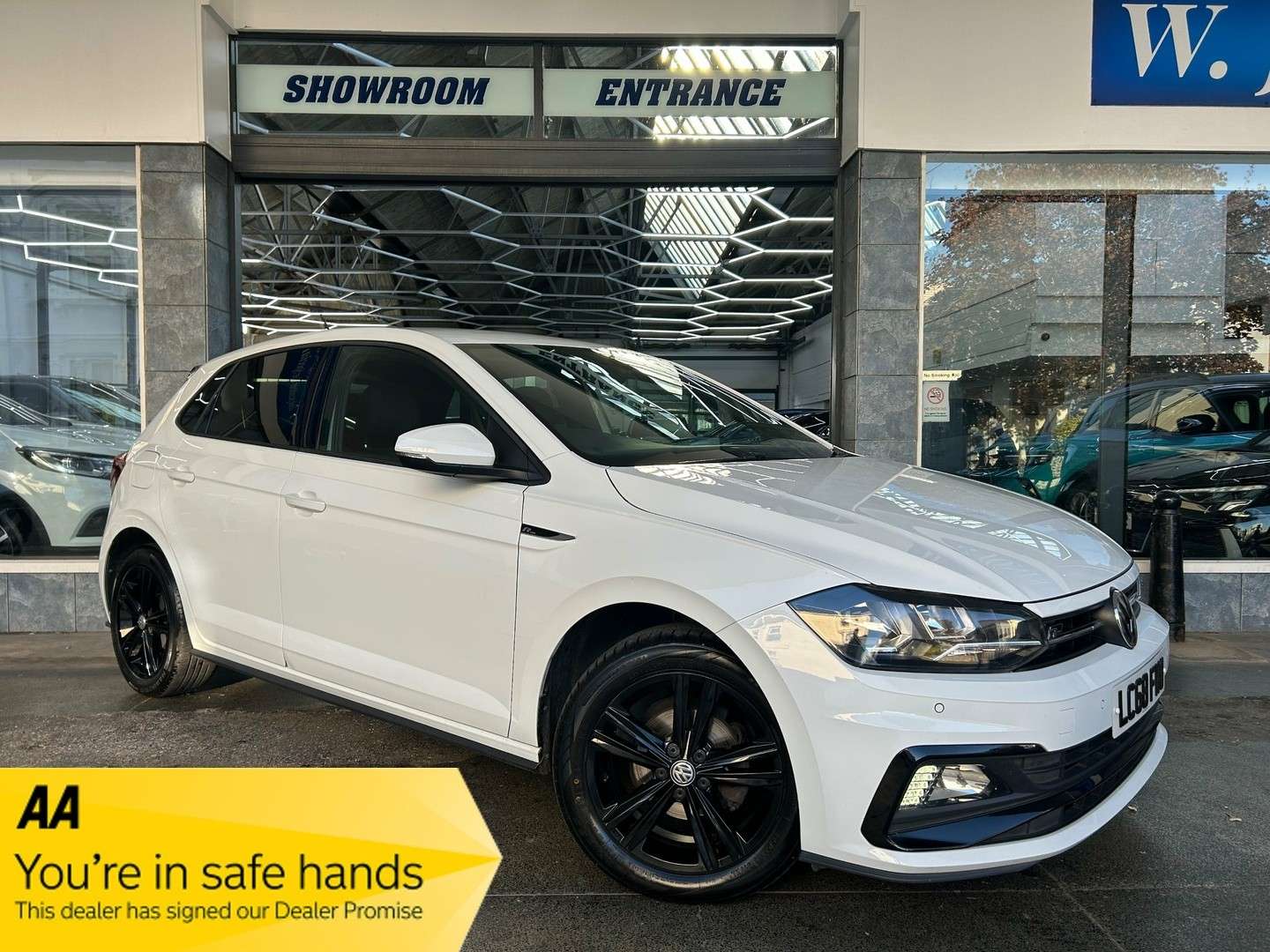 A 2018 VOLKSWAGEN POLO 1.0 TSI GPF R-Line Hatchback Petrol Manual Euro 6 (s/s) (95 ps) 5dr A 2018 VOLKSWAGEN POLO 1.0 TSI GPF R-Line Hatchback Petrol Manual Euro 6 (s/s) (95 ps) 5dr