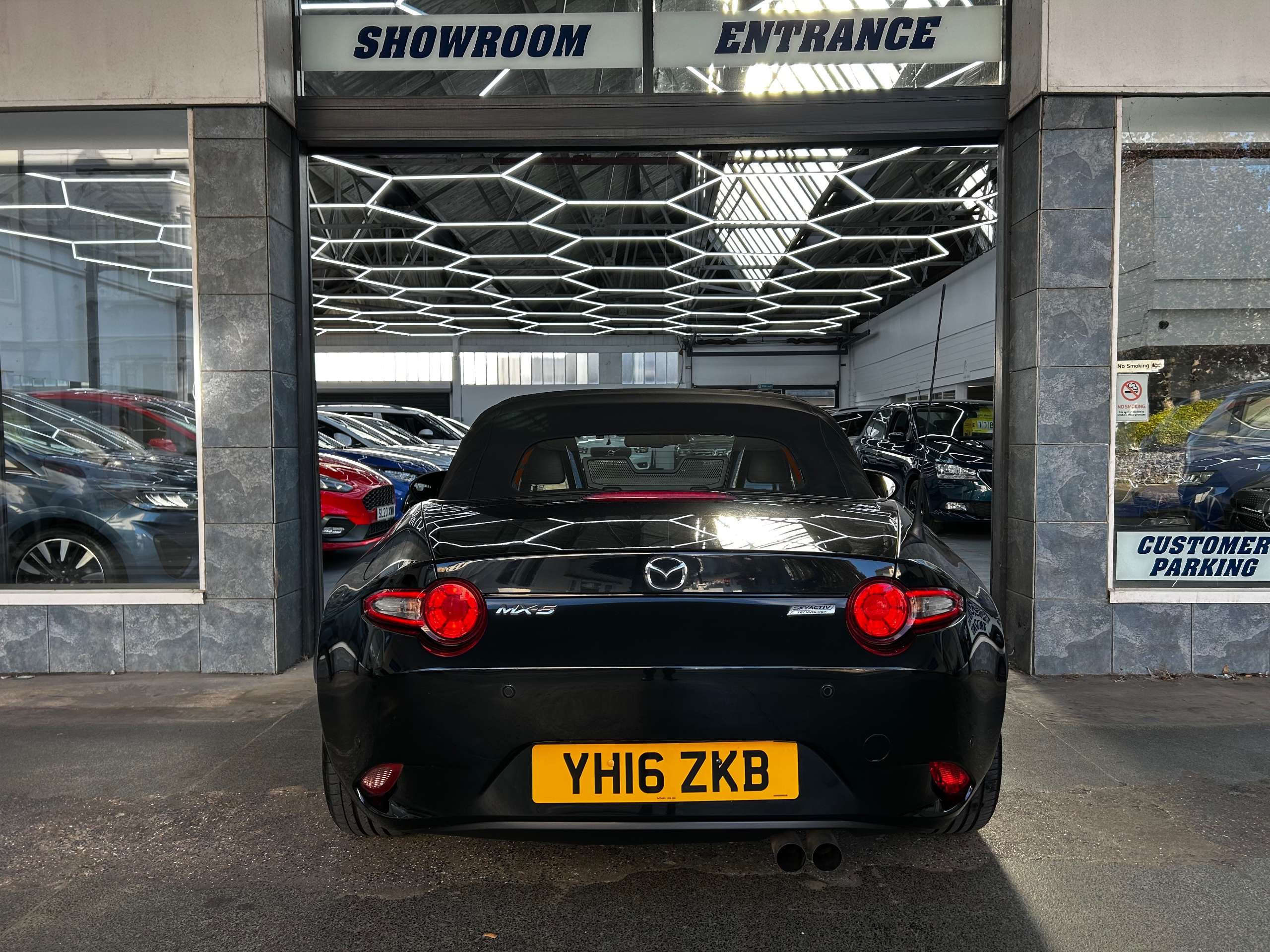 2016 MAZDA MX-5 2016 MAZDA MX-5