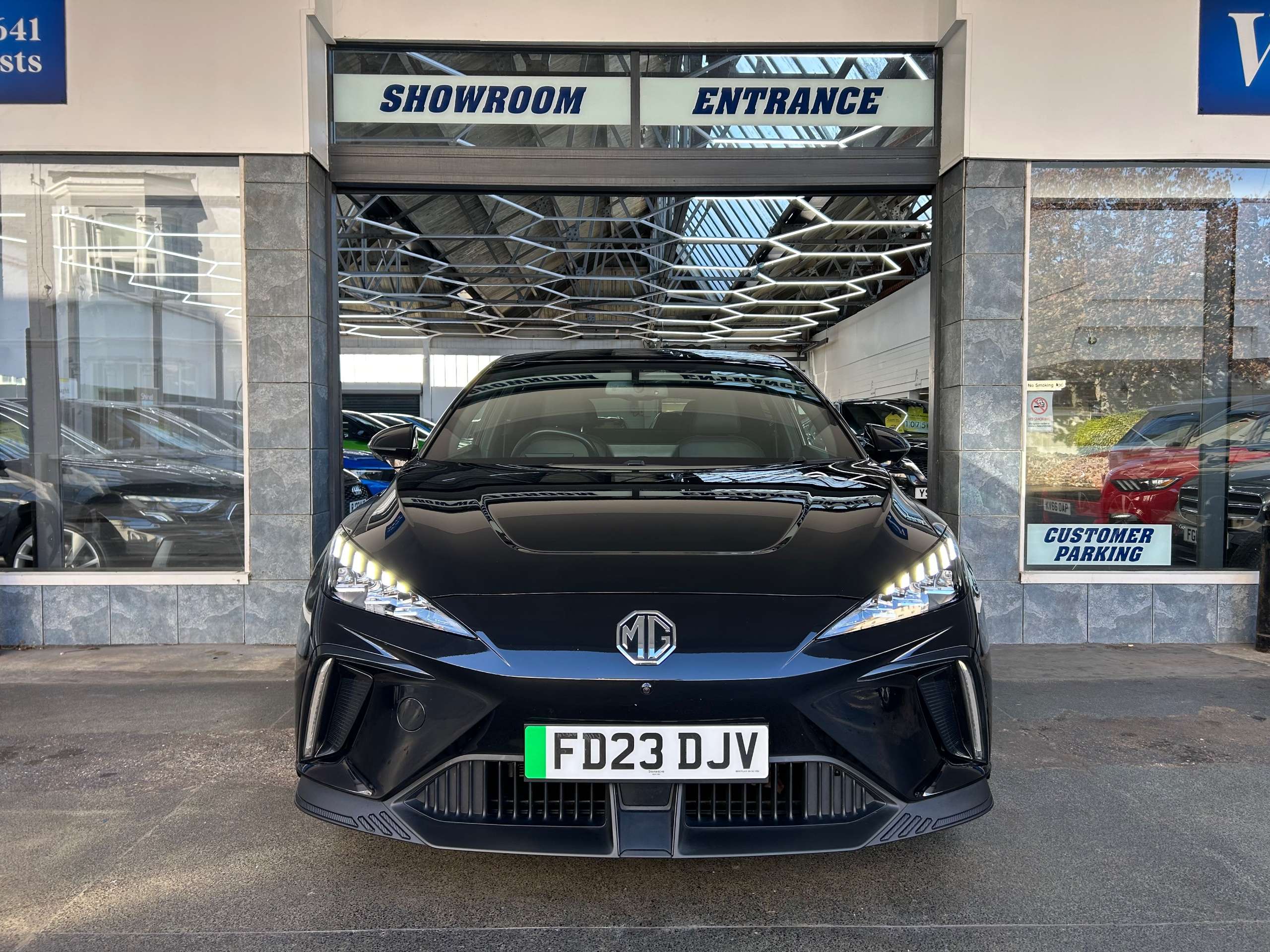 A 2023 MG MG4 64kWh Trophy Long Range Hatchback Electric Auto (203 ps) 5dr A 2023 MG MG4 64kWh Trophy Long Range Hatchback Electric Auto (203 ps) 5dr