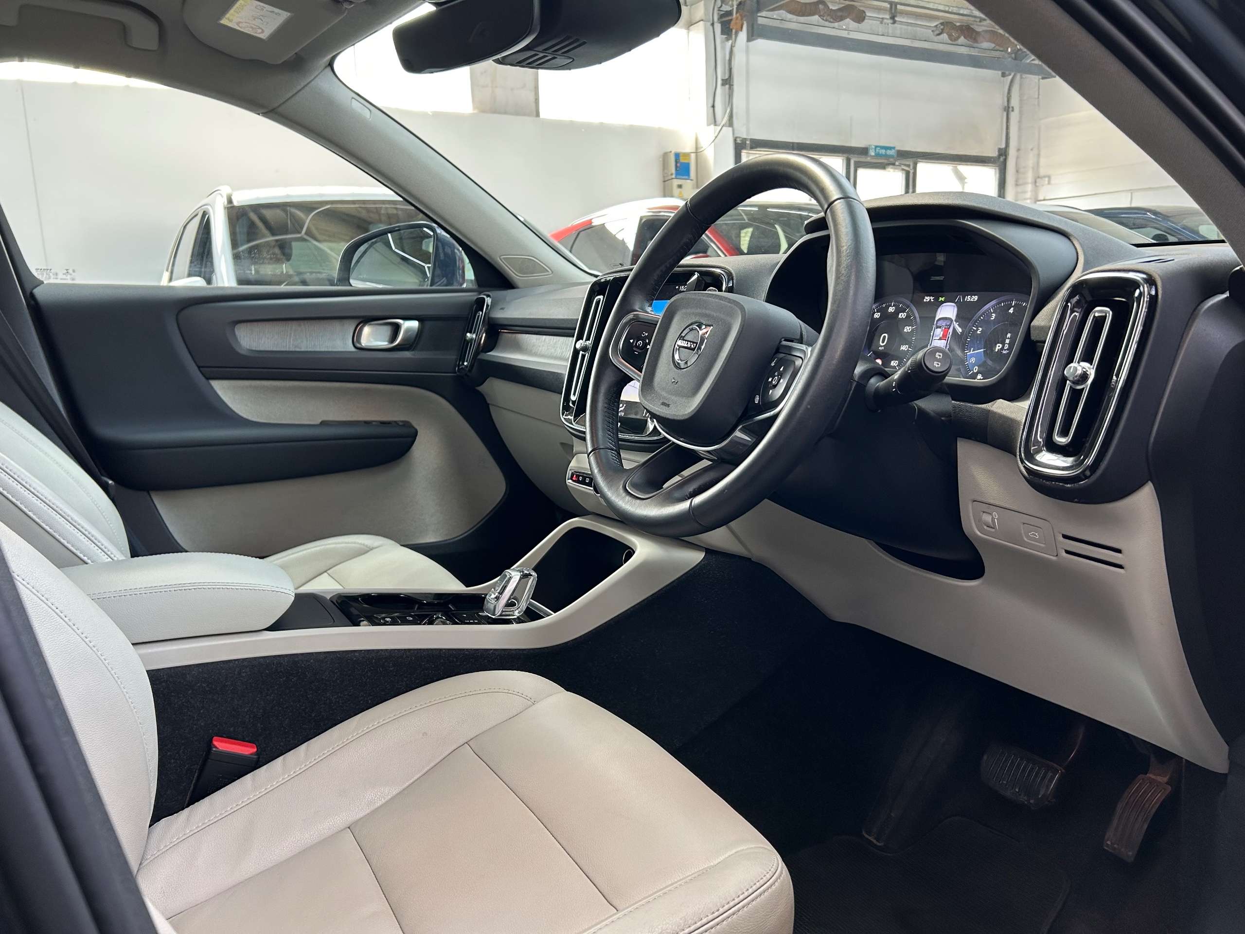 A 2021 VOLVO XC40 1.5 T3 Inscription SUV Petrol Auto Euro 6 (s/s) (163 ps) 5dr A 2021 VOLVO XC40 1.5 T3 Inscription SUV Petrol Auto Euro 6 (s/s) (163 ps) 5dr