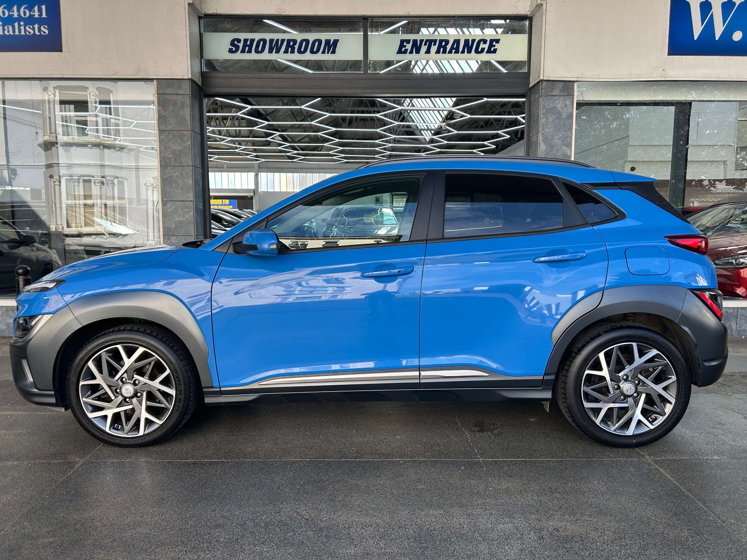 A 2022 HYUNDAI KONA 1.6 h-GDi Premium SUV Petrol Hybrid DCT Euro 6 (s/s) (141 ps) 5dr A 2022 HYUNDAI KONA 1.6 h-GDi Premium SUV Petrol Hybrid DCT Euro 6 (s/s) (141 ps) 5dr