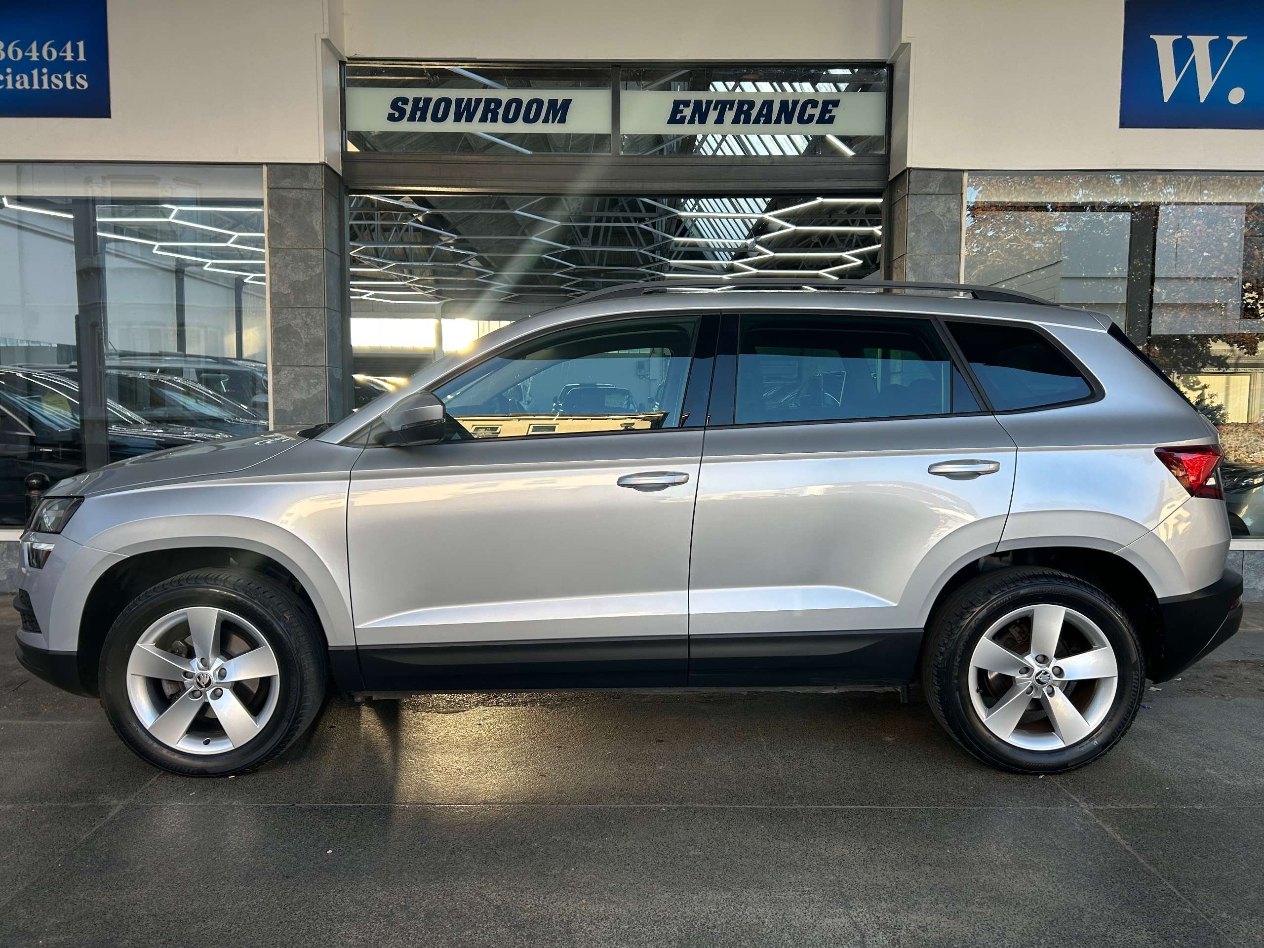 A 2020 SKODA KAROQ 1.5 TSI ACT SE SUV Petrol DSG Euro 6 (s/s) (150 ps) 5dr A 2020 SKODA KAROQ 1.5 TSI ACT SE SUV Petrol DSG Euro 6 (s/s) (150 ps) 5dr