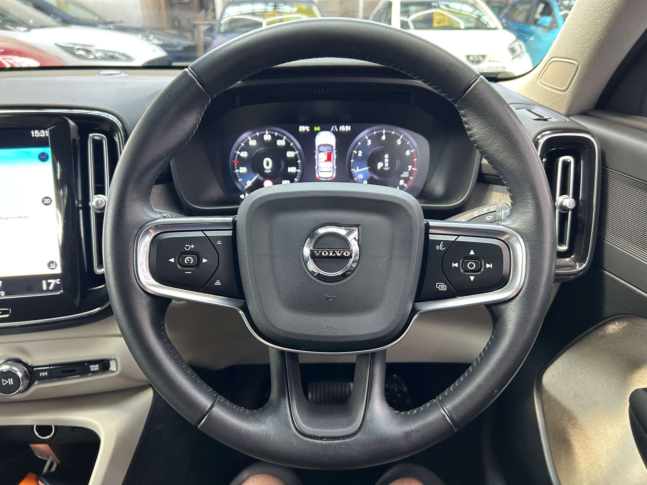 A 2021 VOLVO XC40 1.5 T3 Inscription SUV Petrol Auto Euro 6 (s/s) (163 ps) 5dr A 2021 VOLVO XC40 1.5 T3 Inscription SUV Petrol Auto Euro 6 (s/s) (163 ps) 5dr