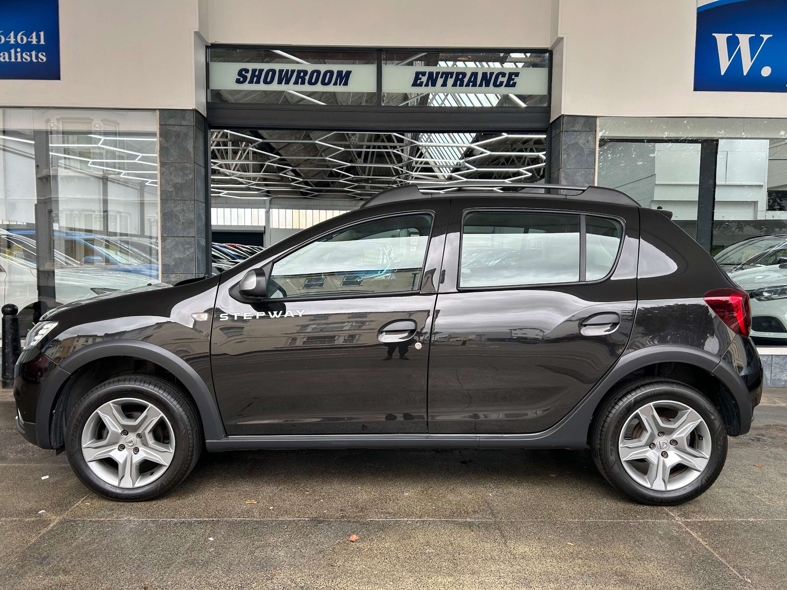 A 2020 DACIA SANDERO STEPWAY 0.9 TCe Comfort Hatchback Petrol Manual Euro 6 (s/s) (90 ps) 5dr A 2020 DACIA SANDERO STEPWAY 0.9 TCe Comfort Hatchback Petrol Manual Euro 6 (s/s) (90 ps) 5dr