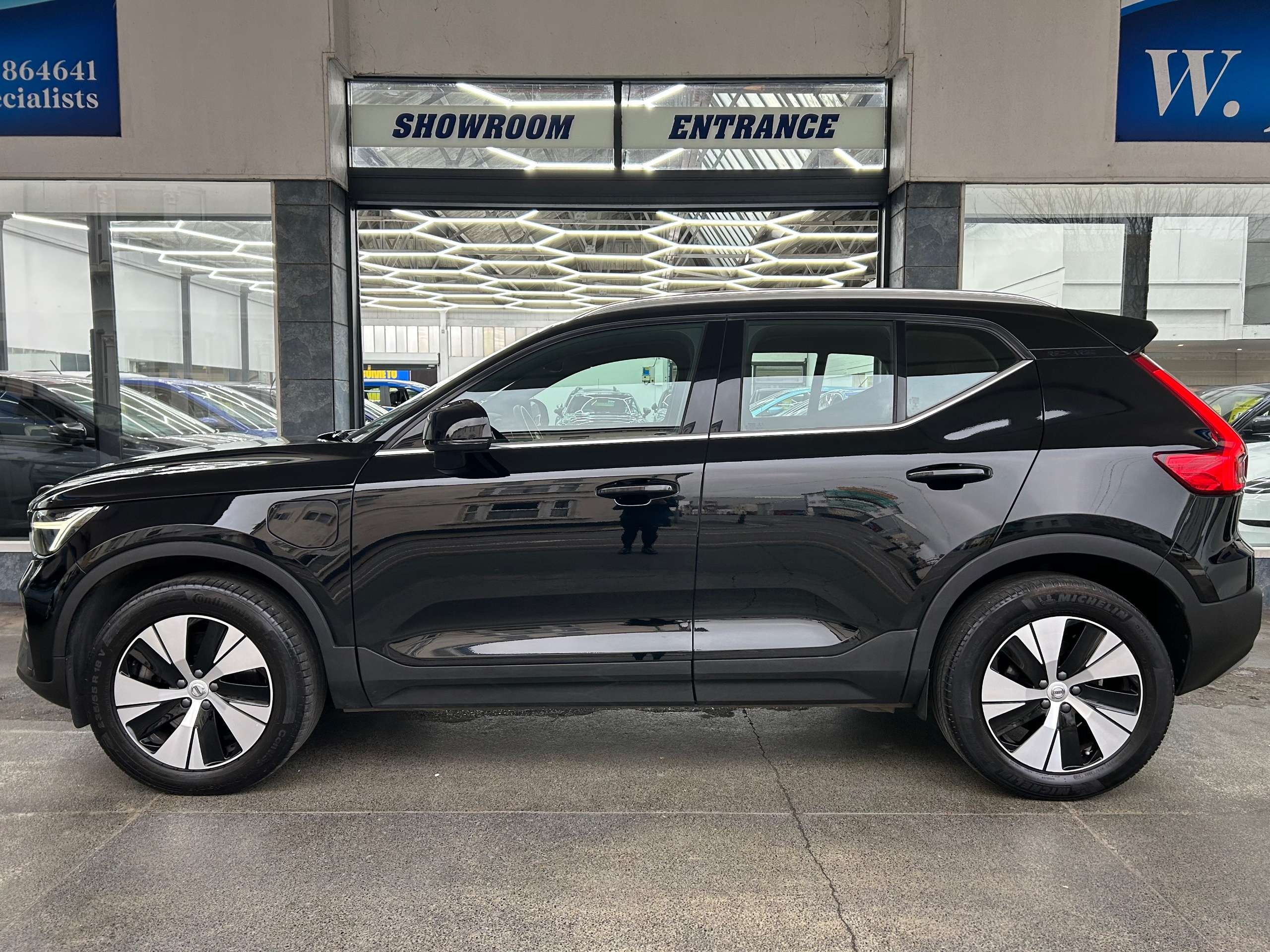 A 2022 VOLVO XC40 1.5h T4 Recharge 10.7kWh Core SUV Petrol Plug-in Hybrid Auto Euro 6 (s/s) (211 ps) 5dr A 2022 VOLVO XC40 1.5h T4 Recharge 10.7kWh Core SUV Petrol Plug-in Hybrid Auto Euro 6 (s/s) (211 ps) 5dr